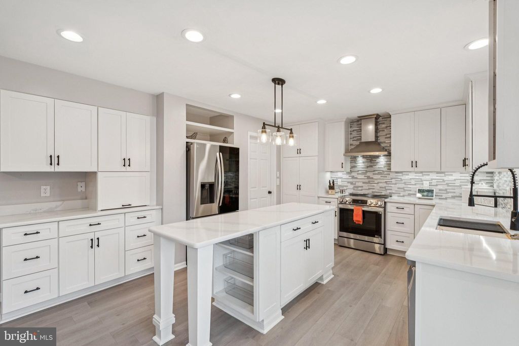 Photo of 108 Stoneledge Place NE, LEESBURG, VA 20176 (MLS # VALO2106172)