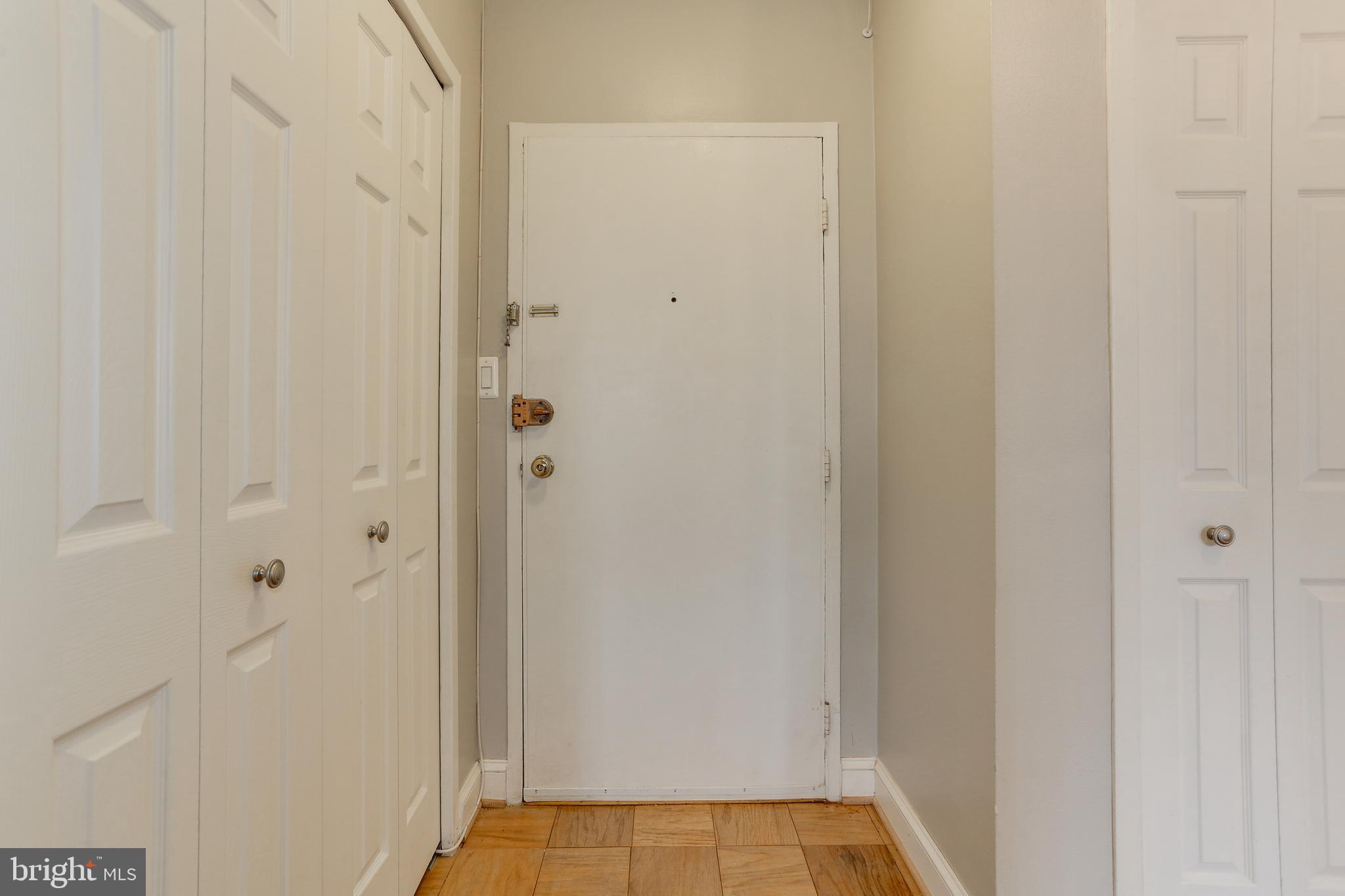 RIVER TOWERS - Residential Lease