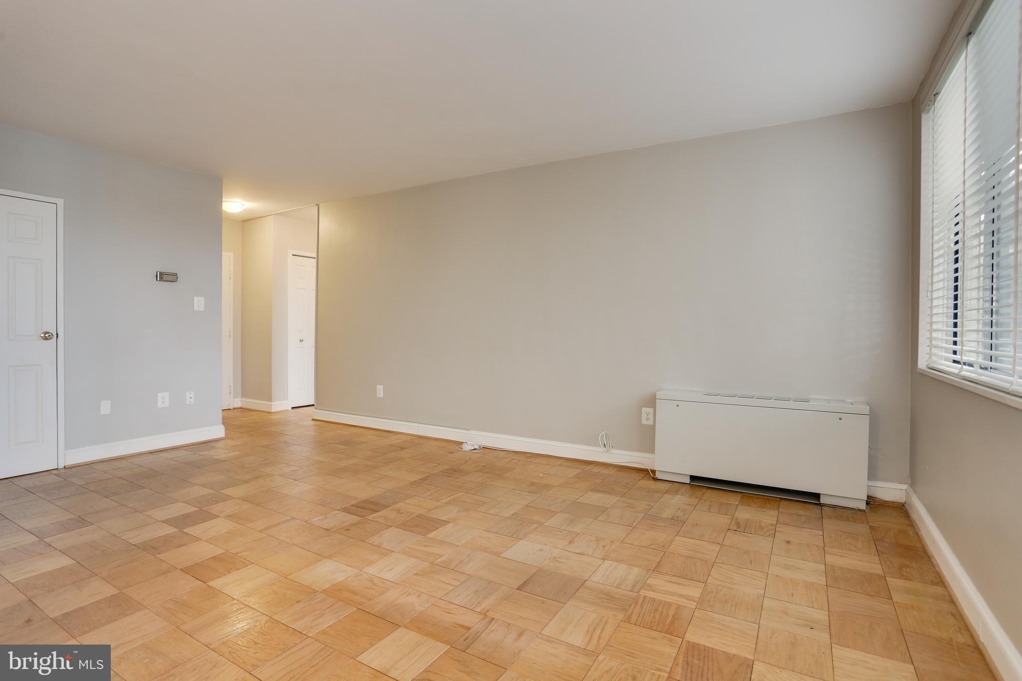 RIVER TOWERS - Residential Lease