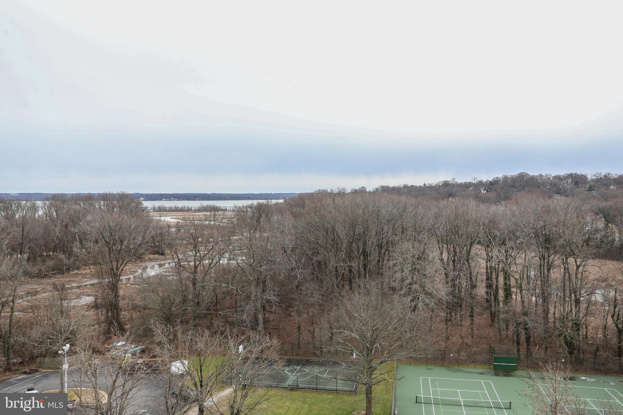 RIVER TOWERS - Residential Lease