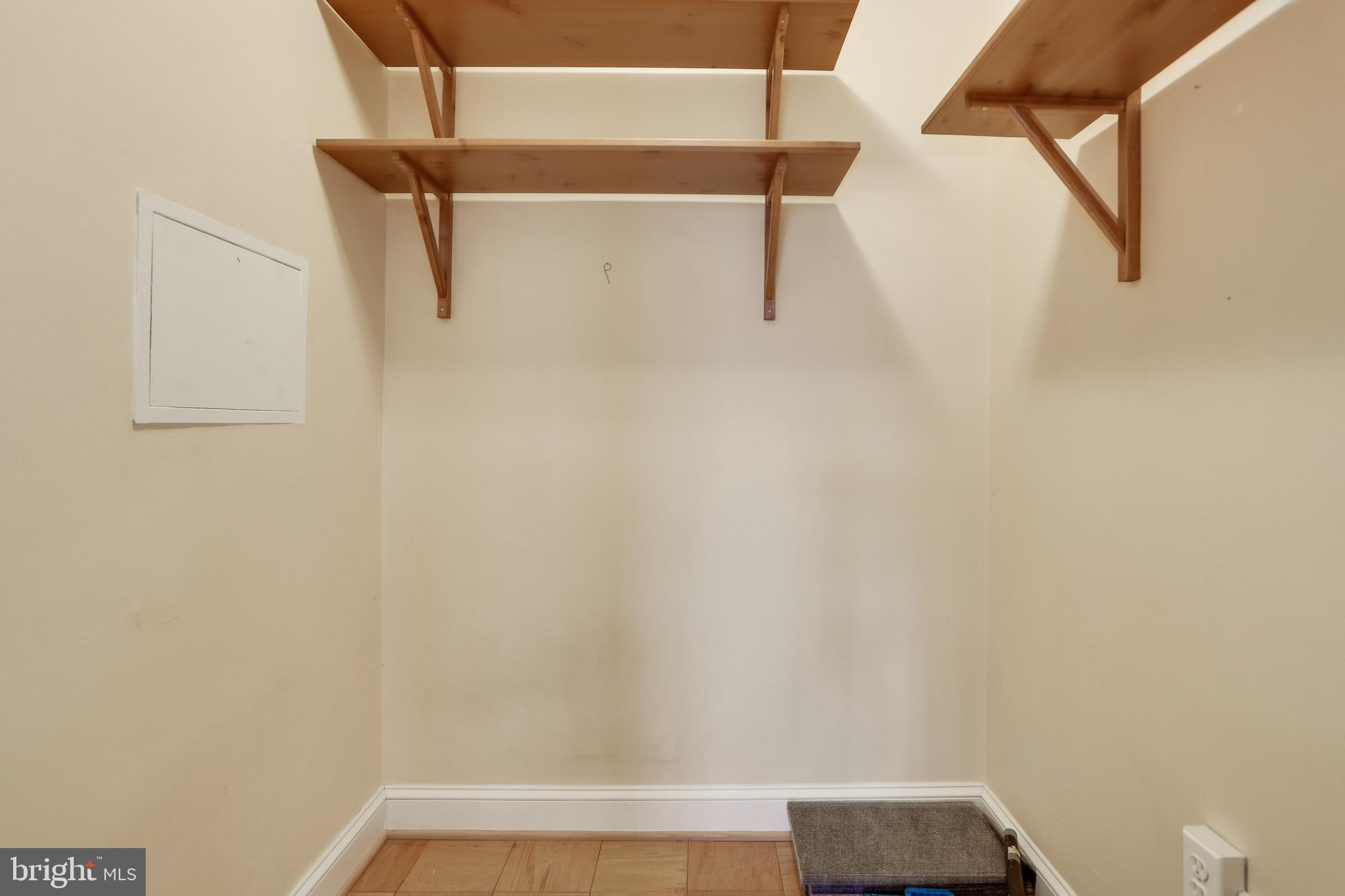 RIVER TOWERS - Residential Lease