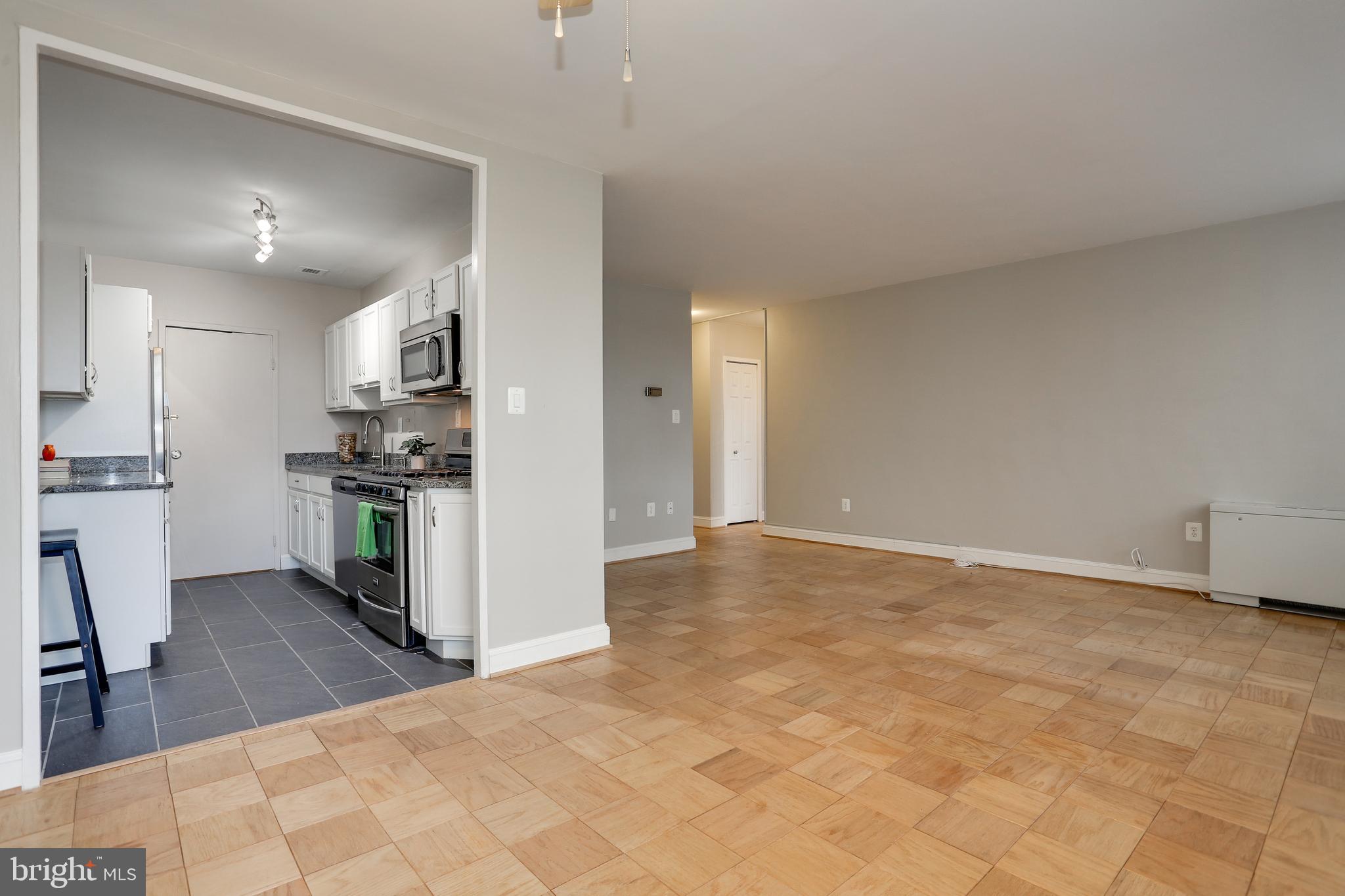 RIVER TOWERS - Residential Lease