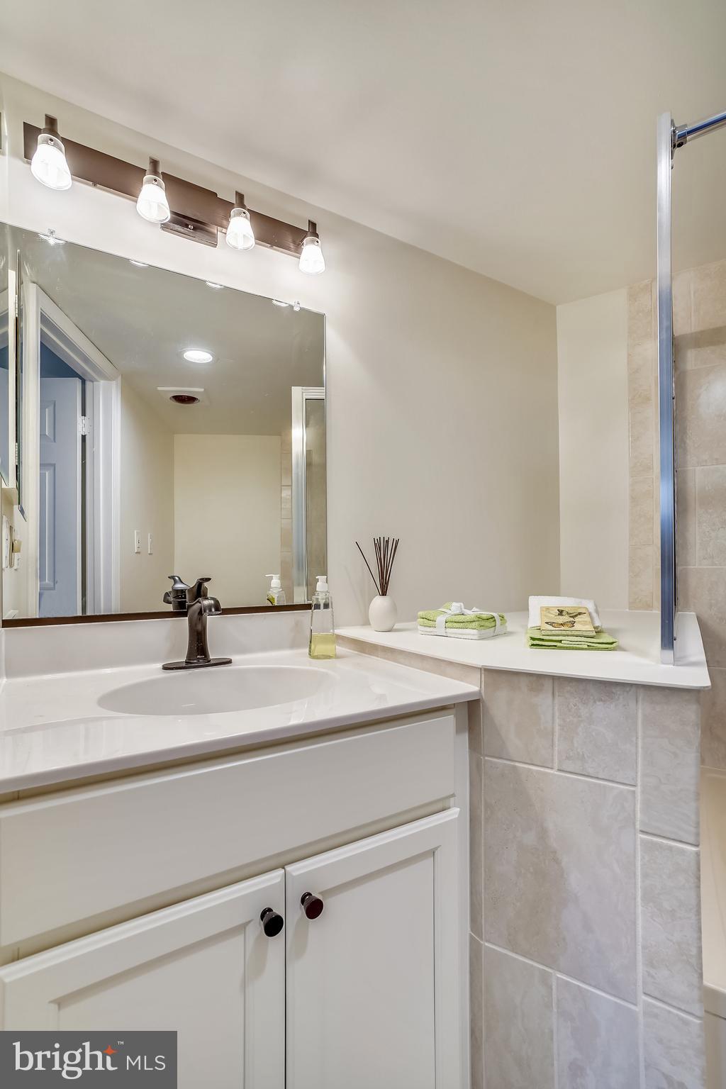 KINGS CONTRIVANCE - Residential Lease