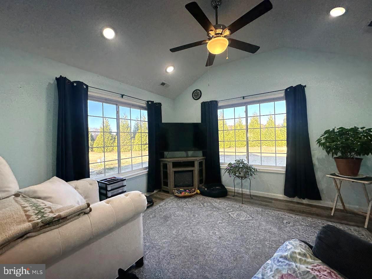 SOUTHPOINTE CROSSING - Residential