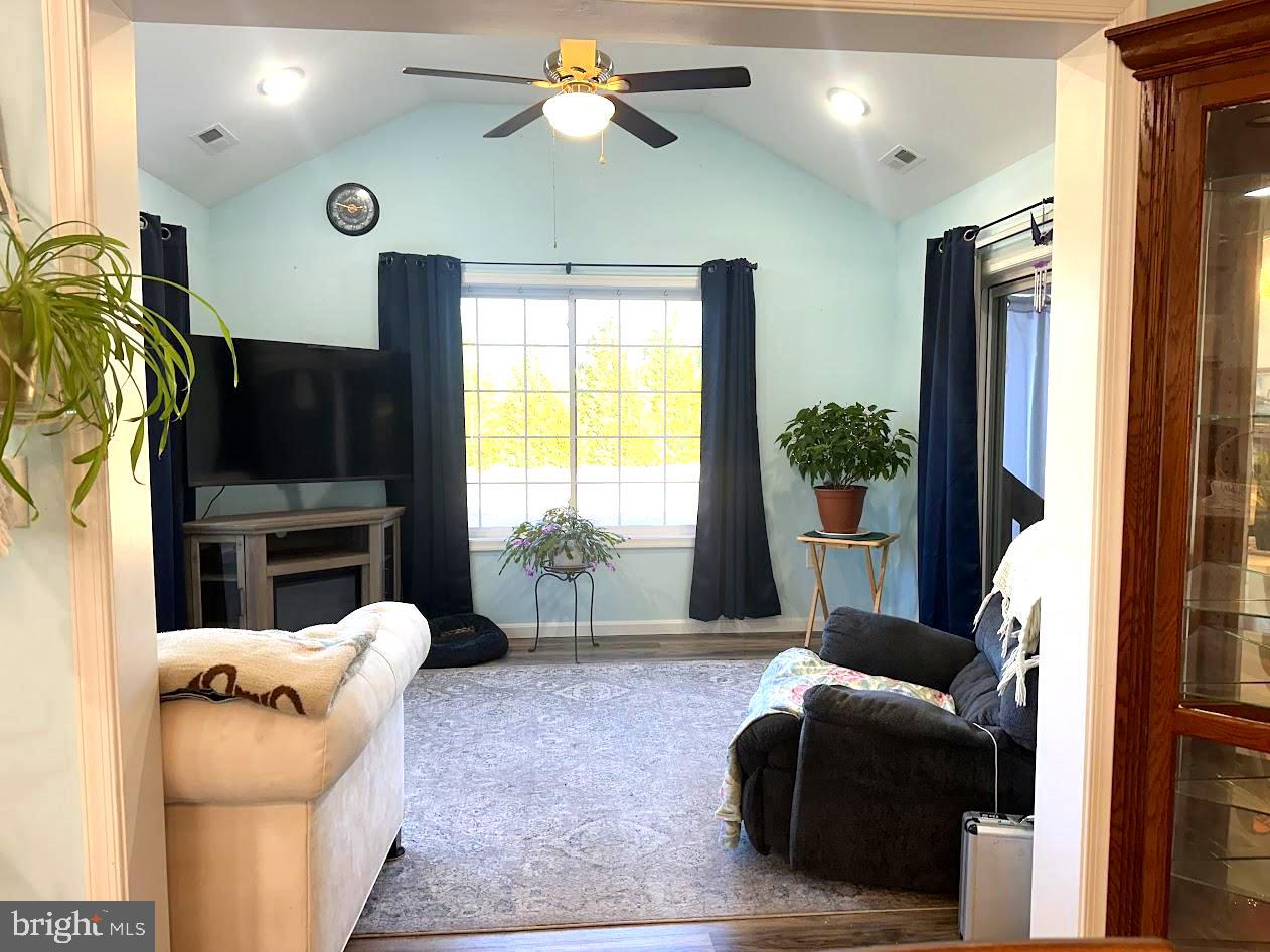 SOUTHPOINTE CROSSING - Residential