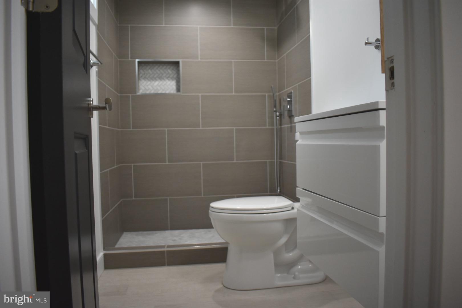 MT RAINIER- FUNKHOUSERS - Residential