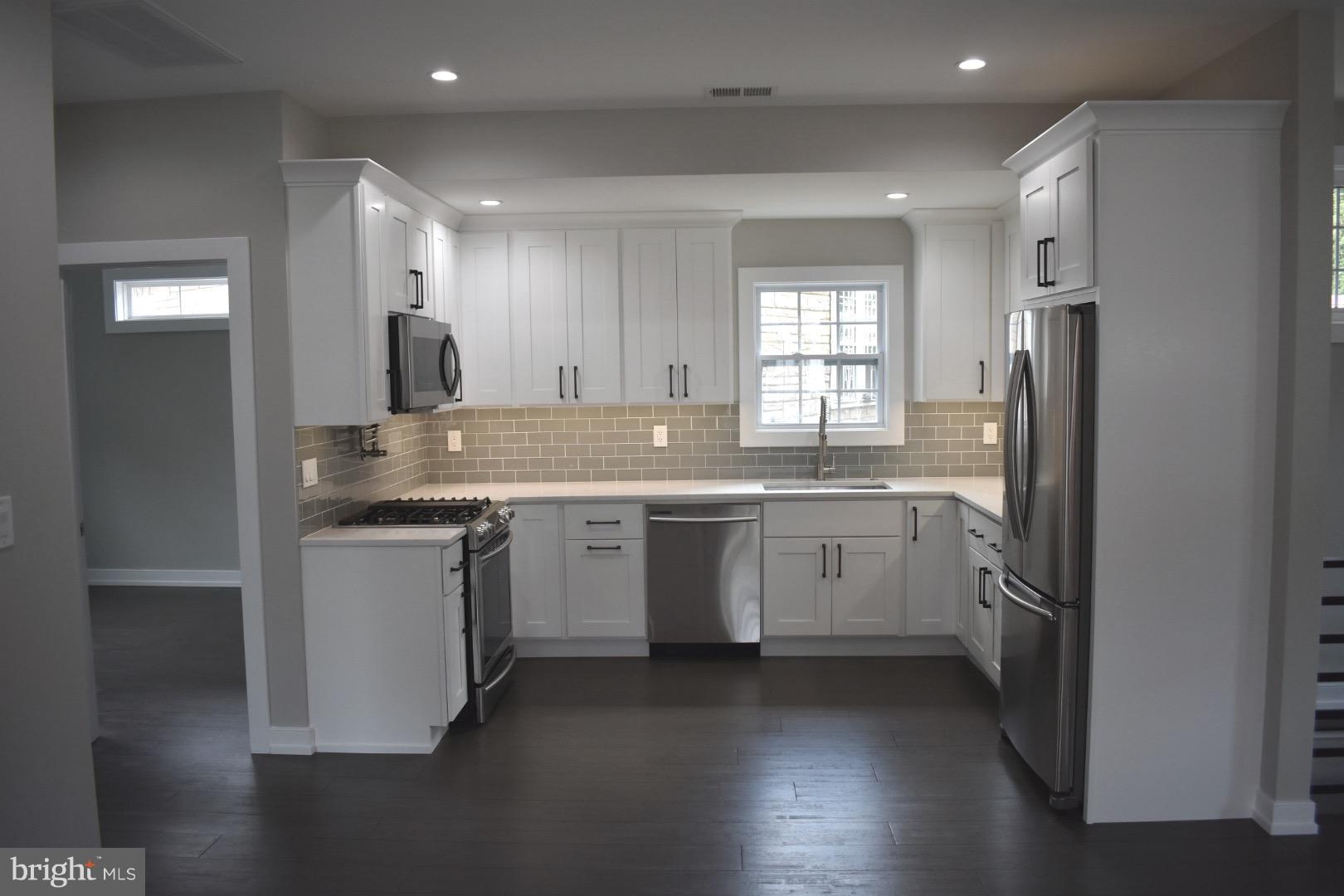 MT RAINIER- FUNKHOUSERS - Residential