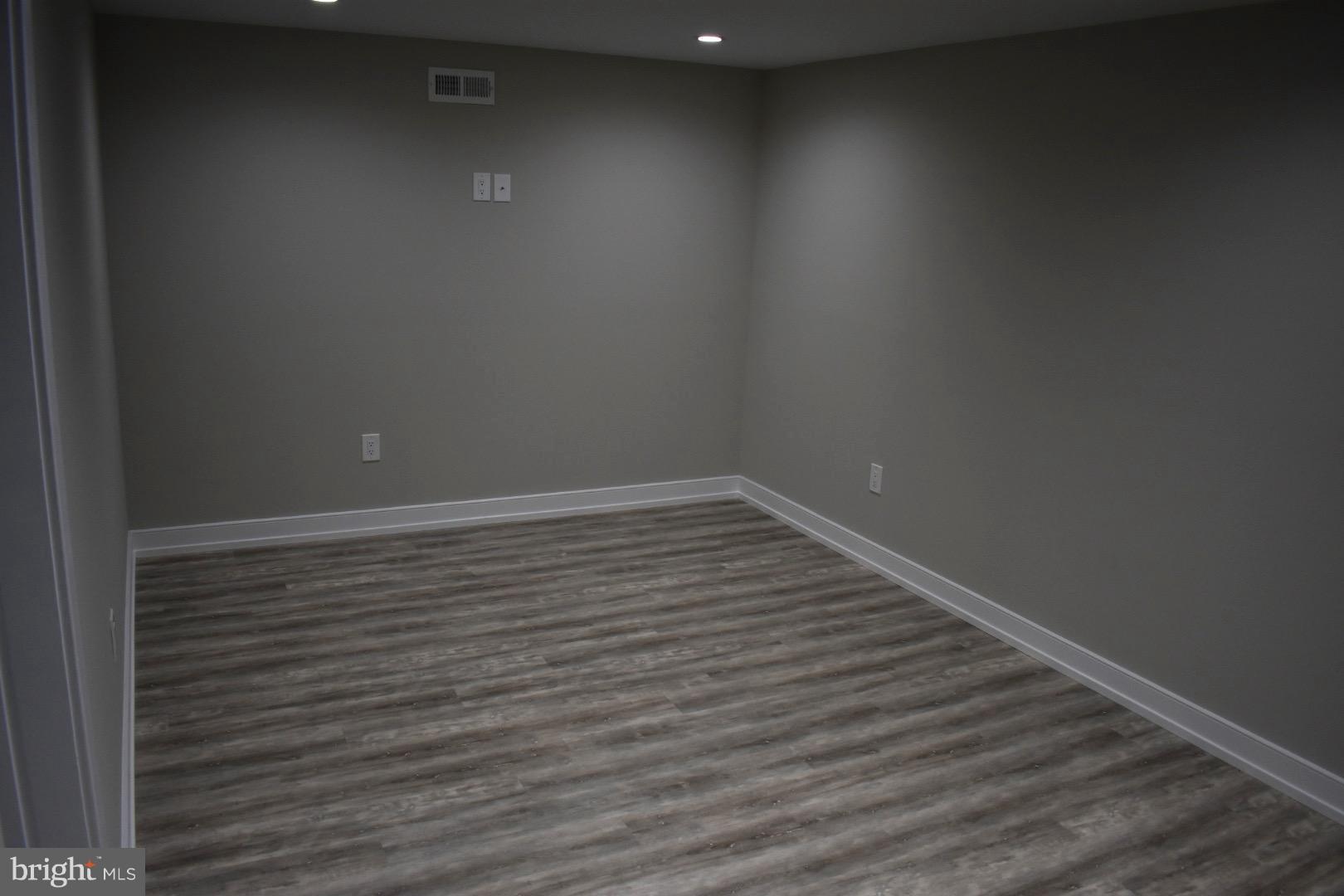 MT RAINIER- FUNKHOUSERS - Residential