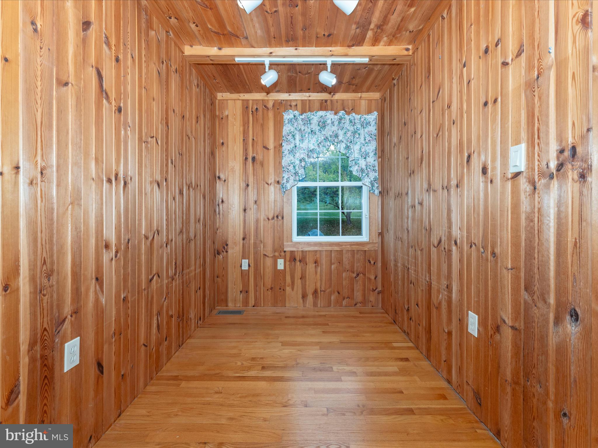 LONGVIEW ESTATES - Residential