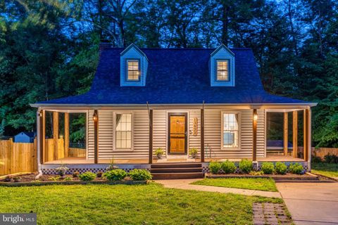 Photo of 13822 Rockford Court, WOODBRIDGE, VA 22193 (MLS # VAPW2118356)