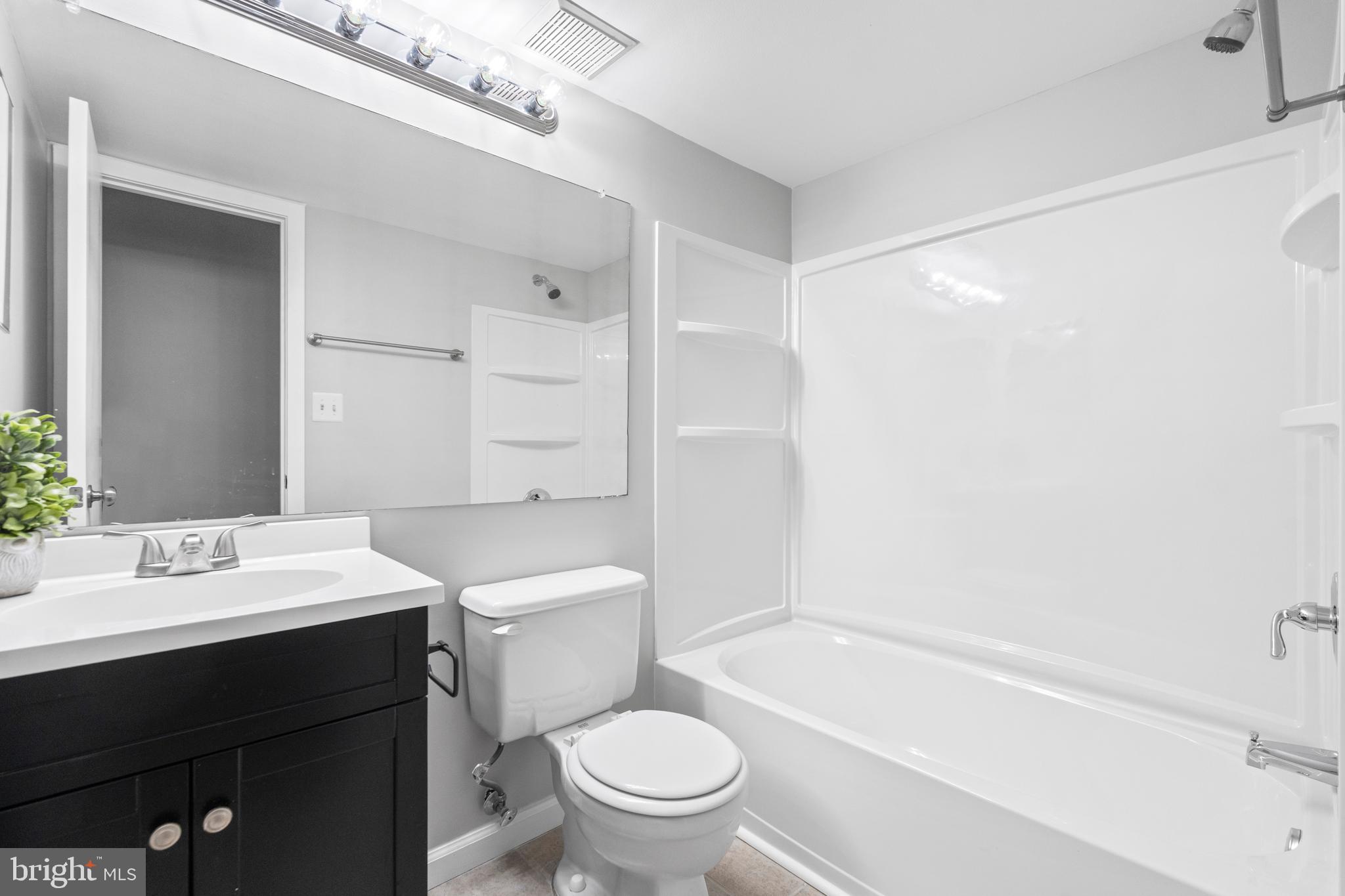 CHRISTOPHER COURT - Residential