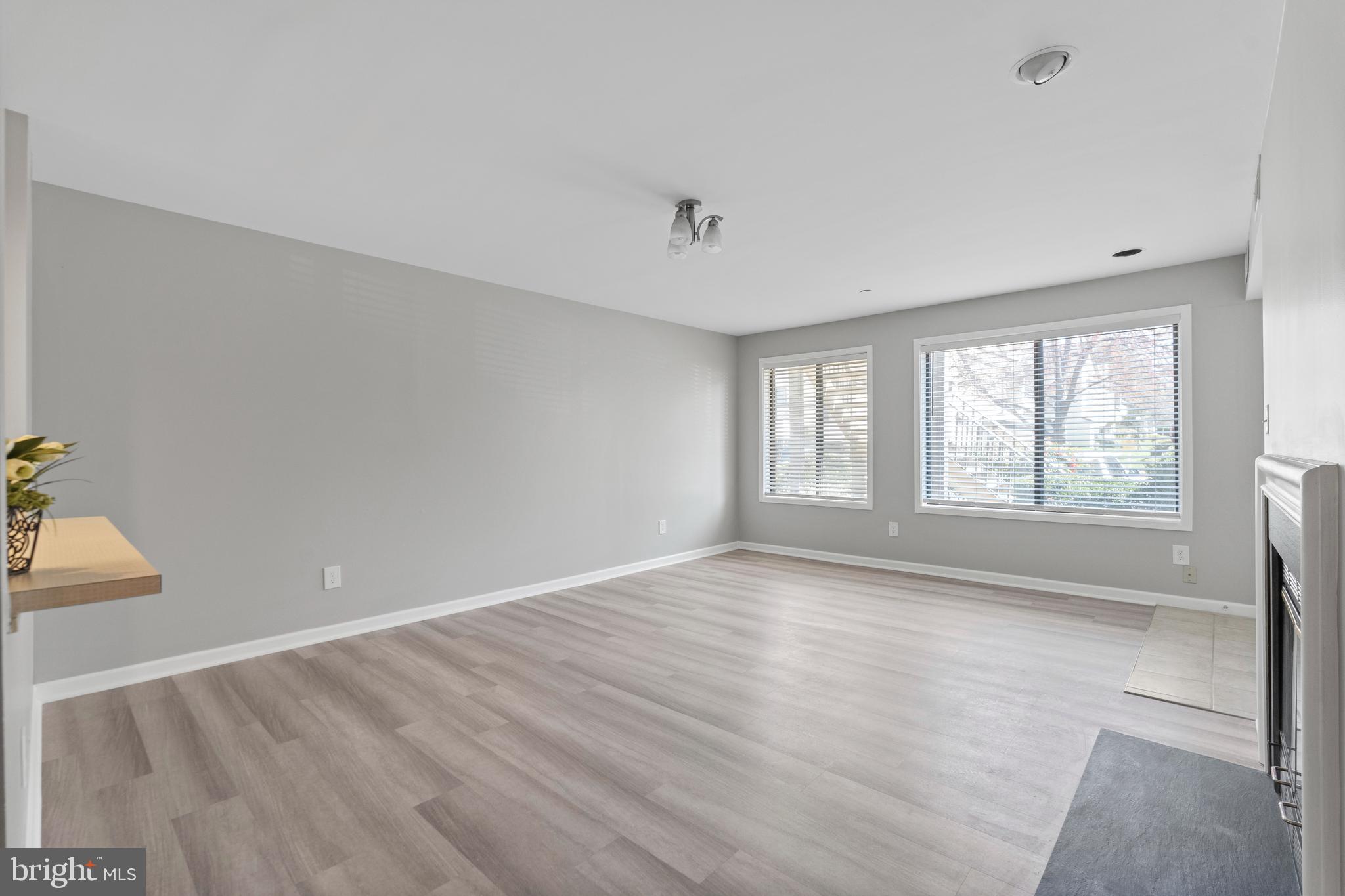 CHRISTOPHER COURT - Residential