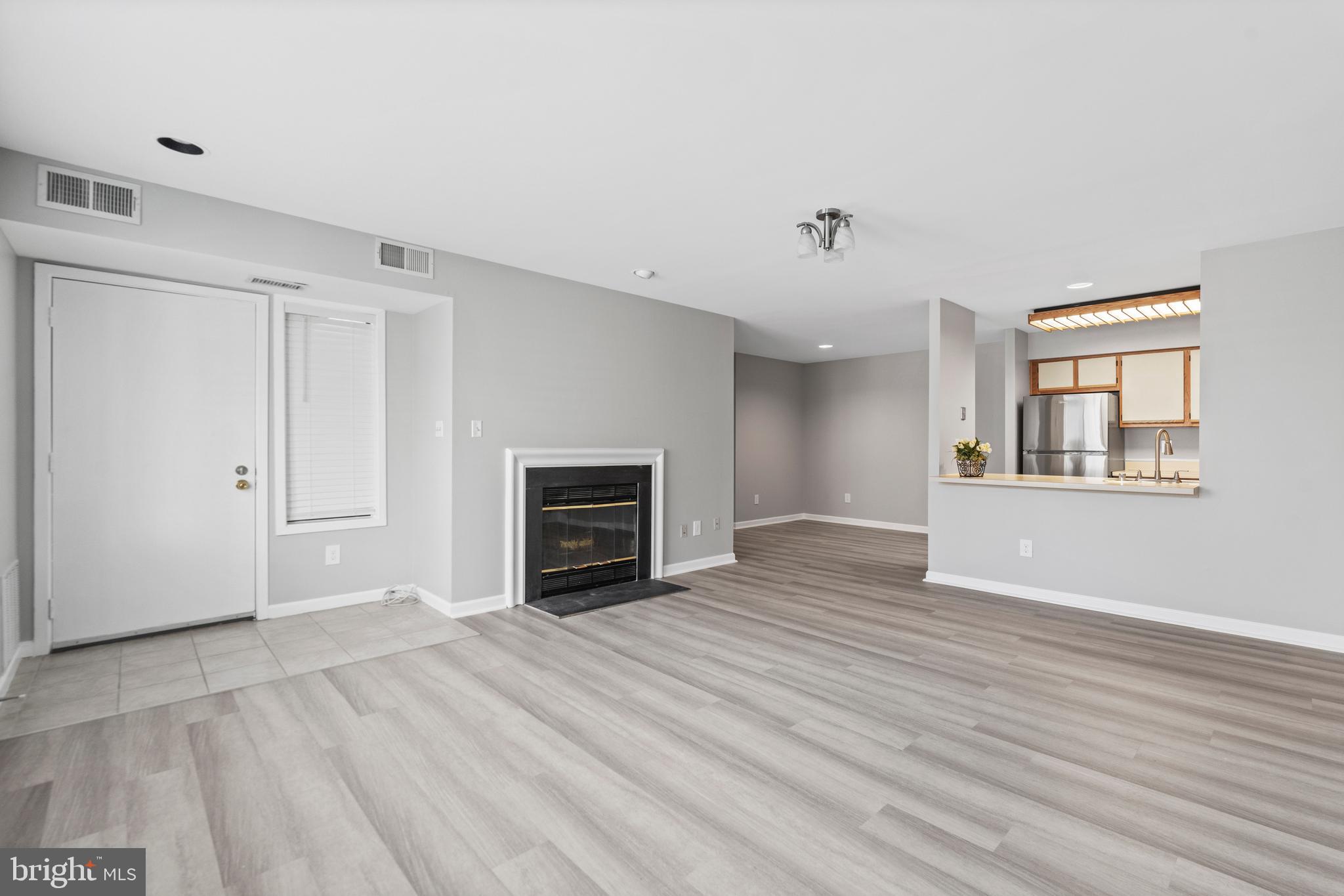 CHRISTOPHER COURT - Residential