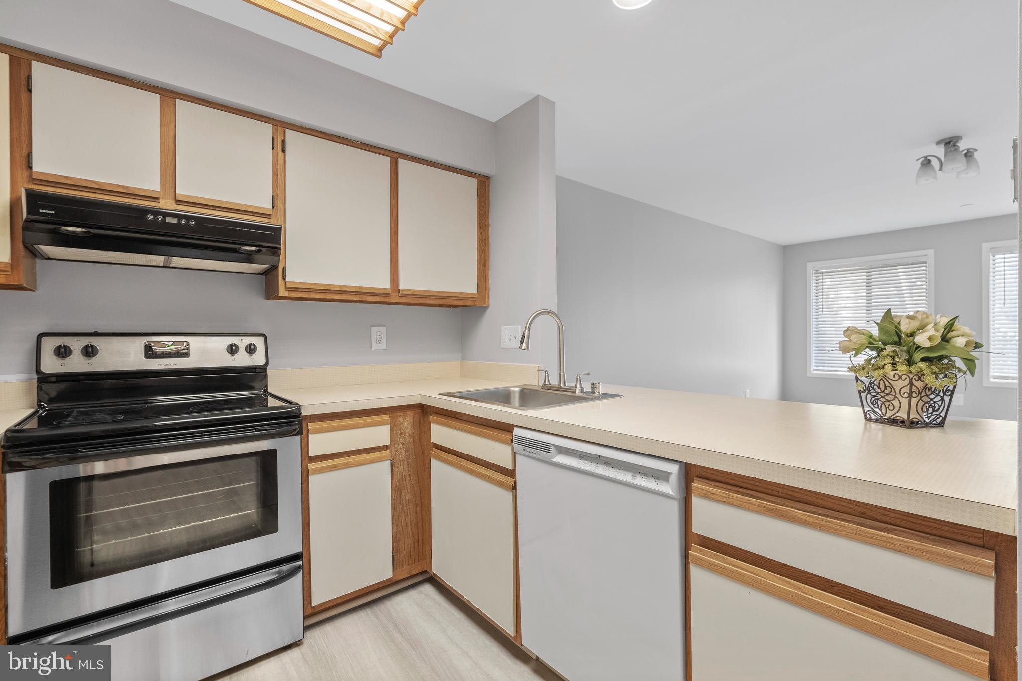 CHRISTOPHER COURT - Residential