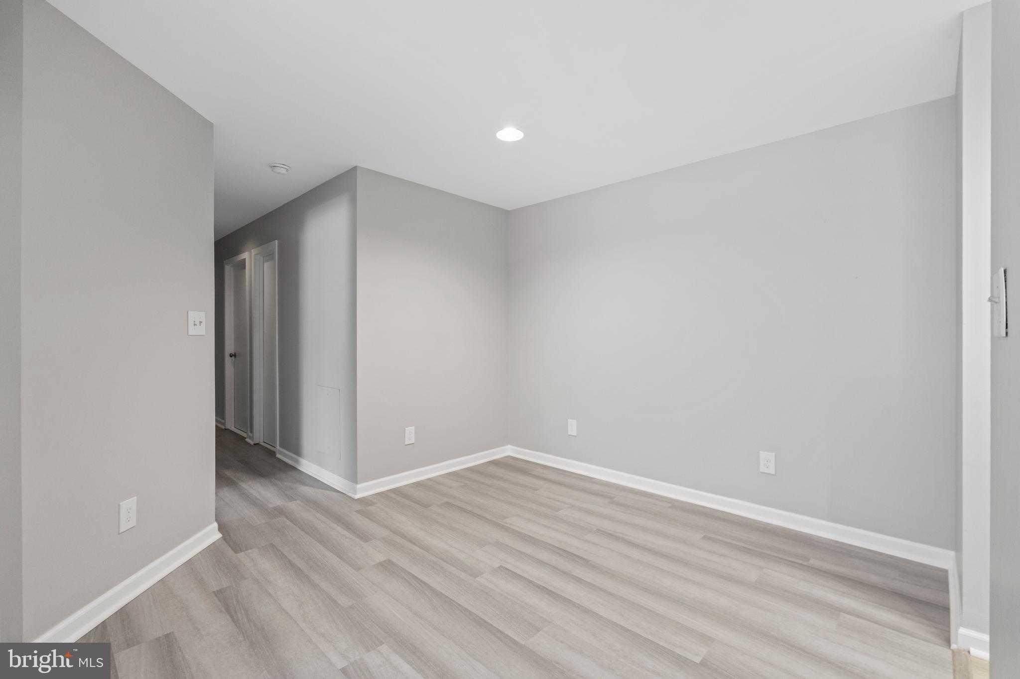 CHRISTOPHER COURT - Residential