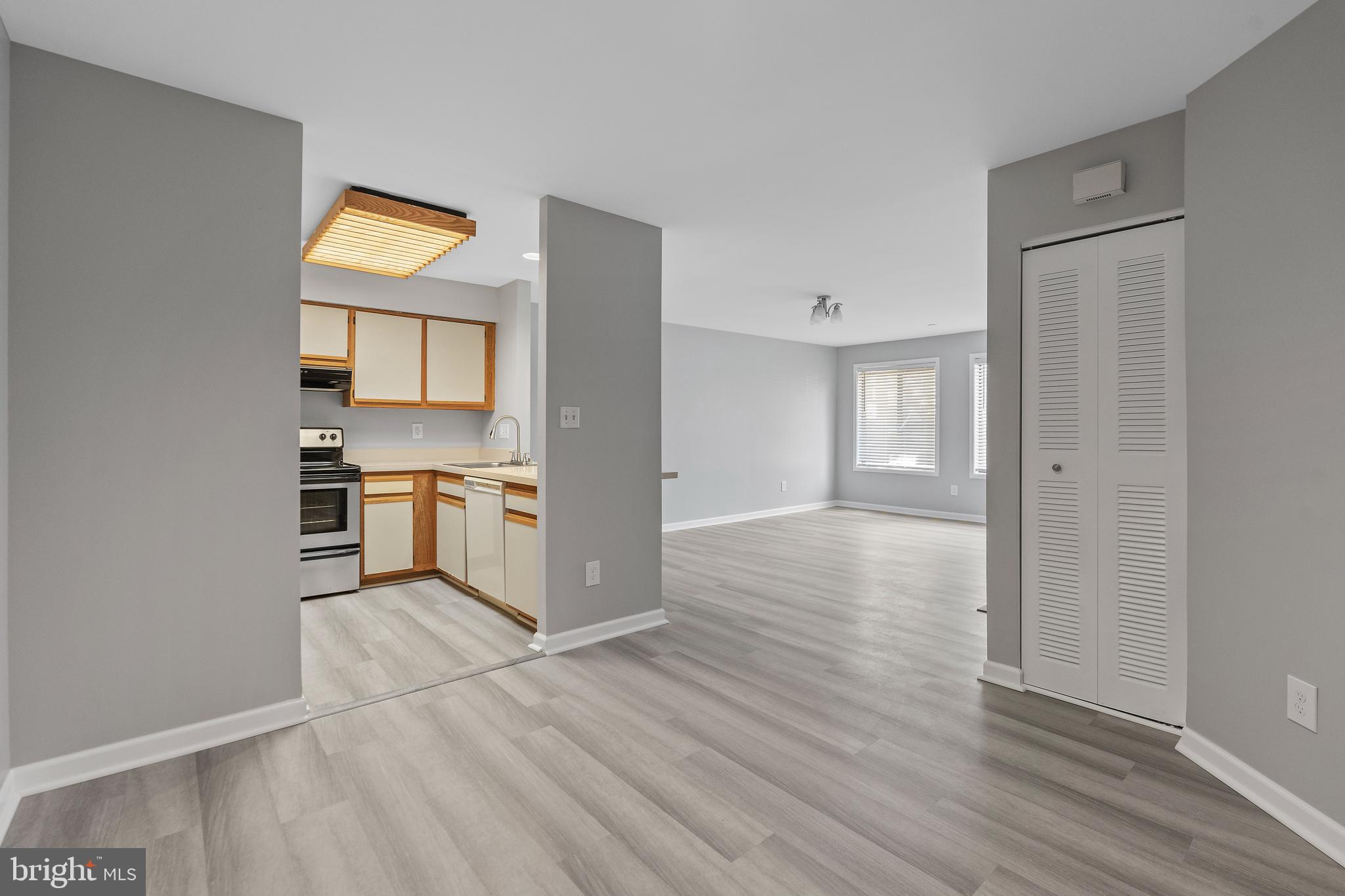 CHRISTOPHER COURT - Residential