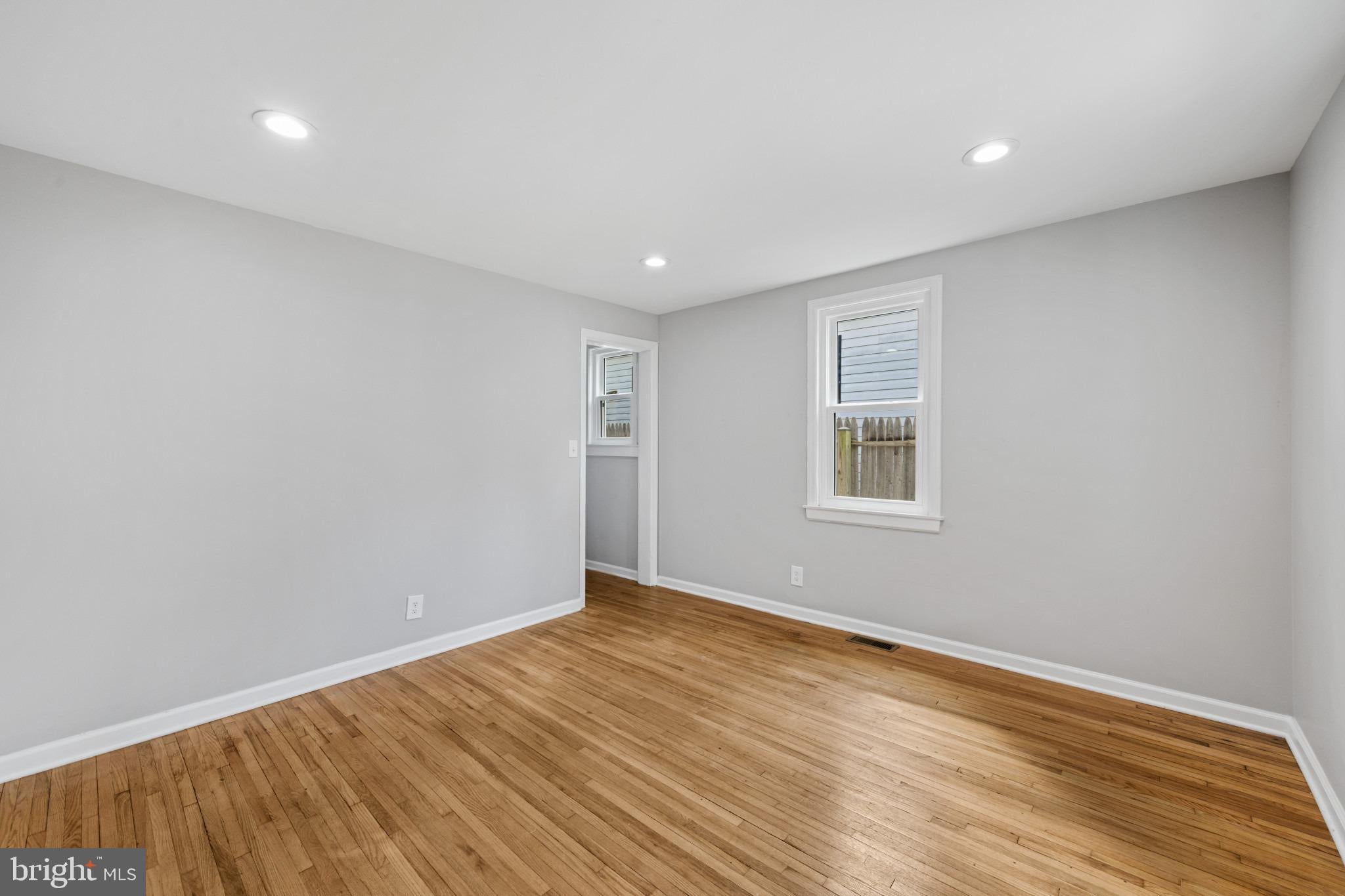 10 WARD AVENUE