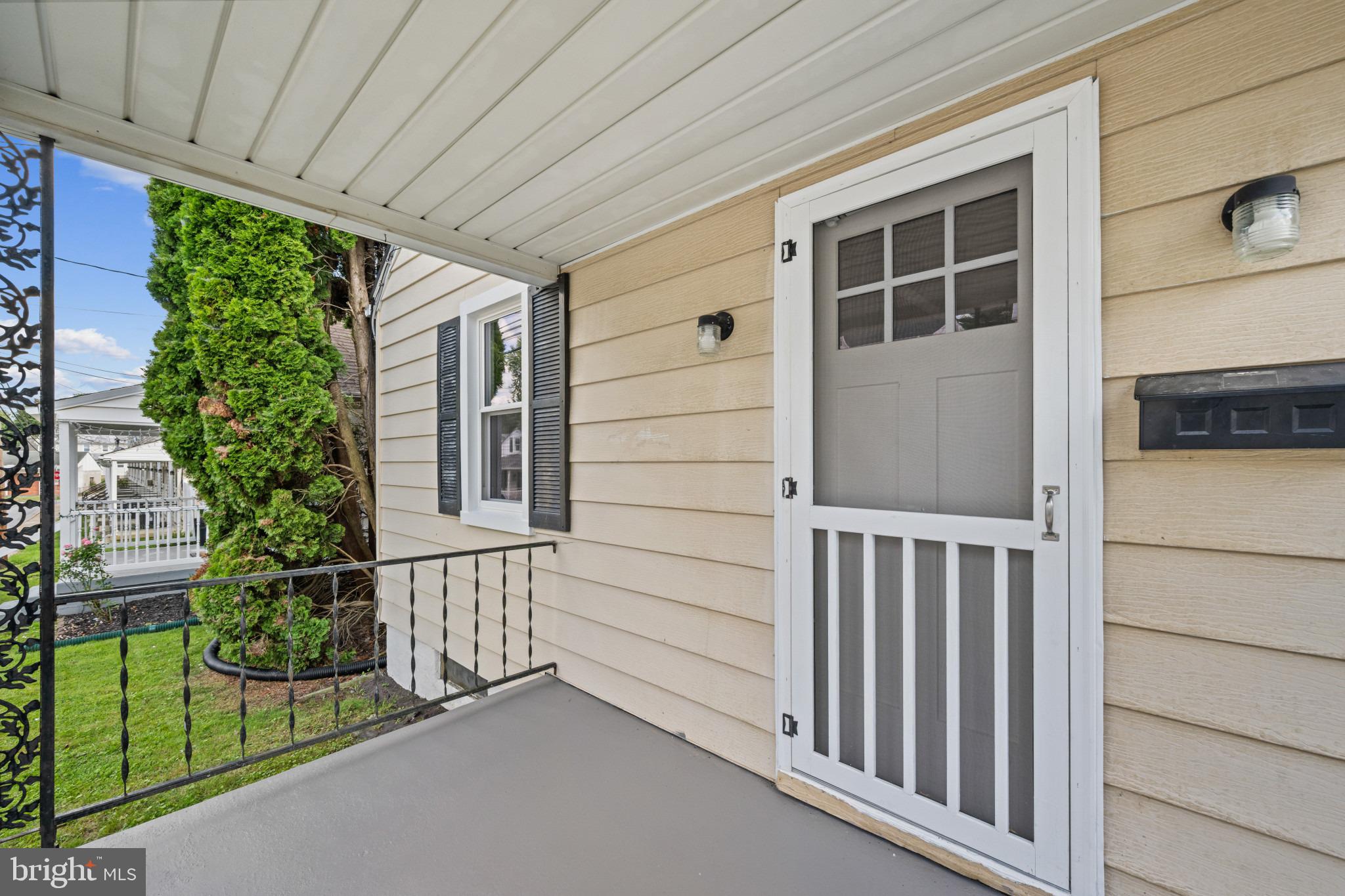 10 WARD AVENUE