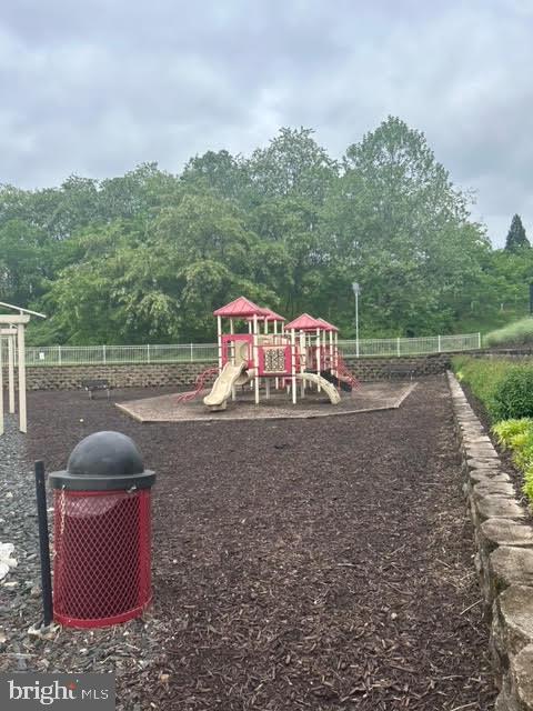 AUTUMN VIEW - Residential Lease