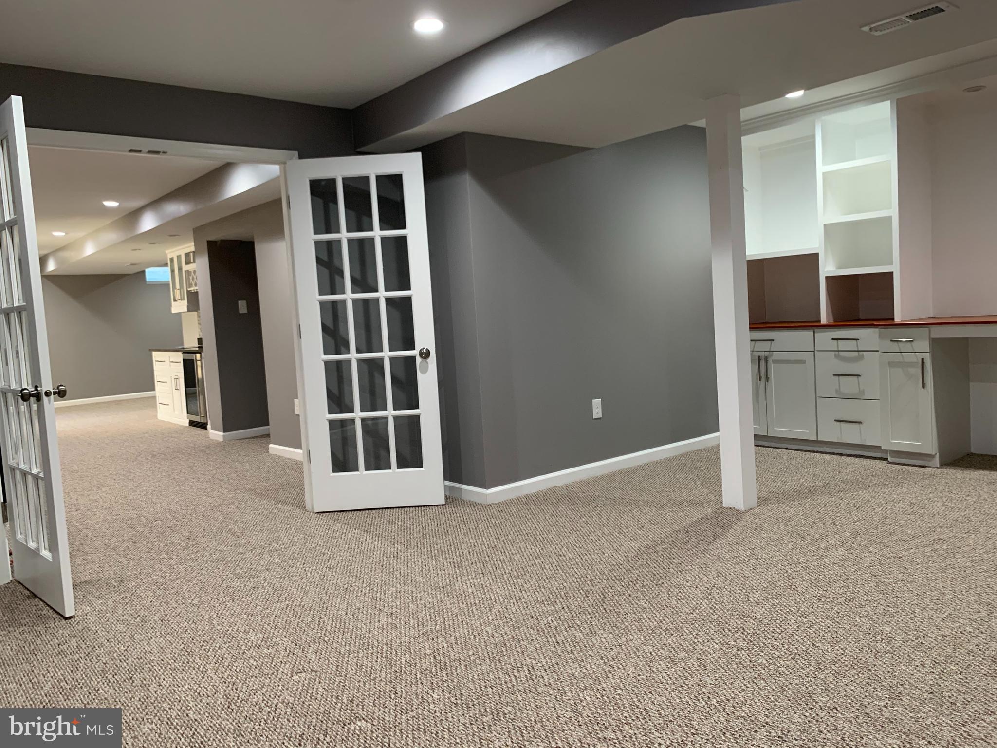 AUTUMN VIEW - Residential Lease