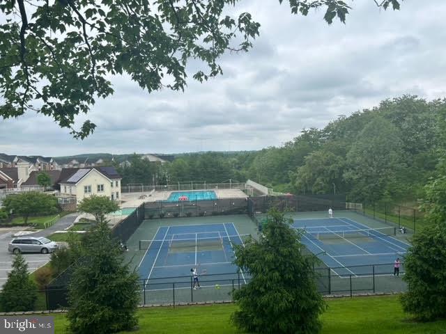 AUTUMN VIEW - Residential Lease