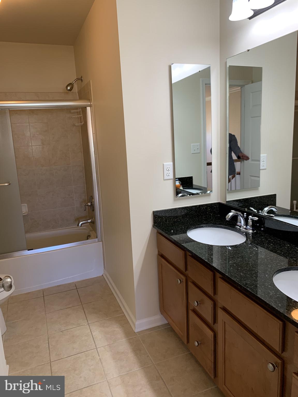 AUTUMN VIEW - Residential Lease