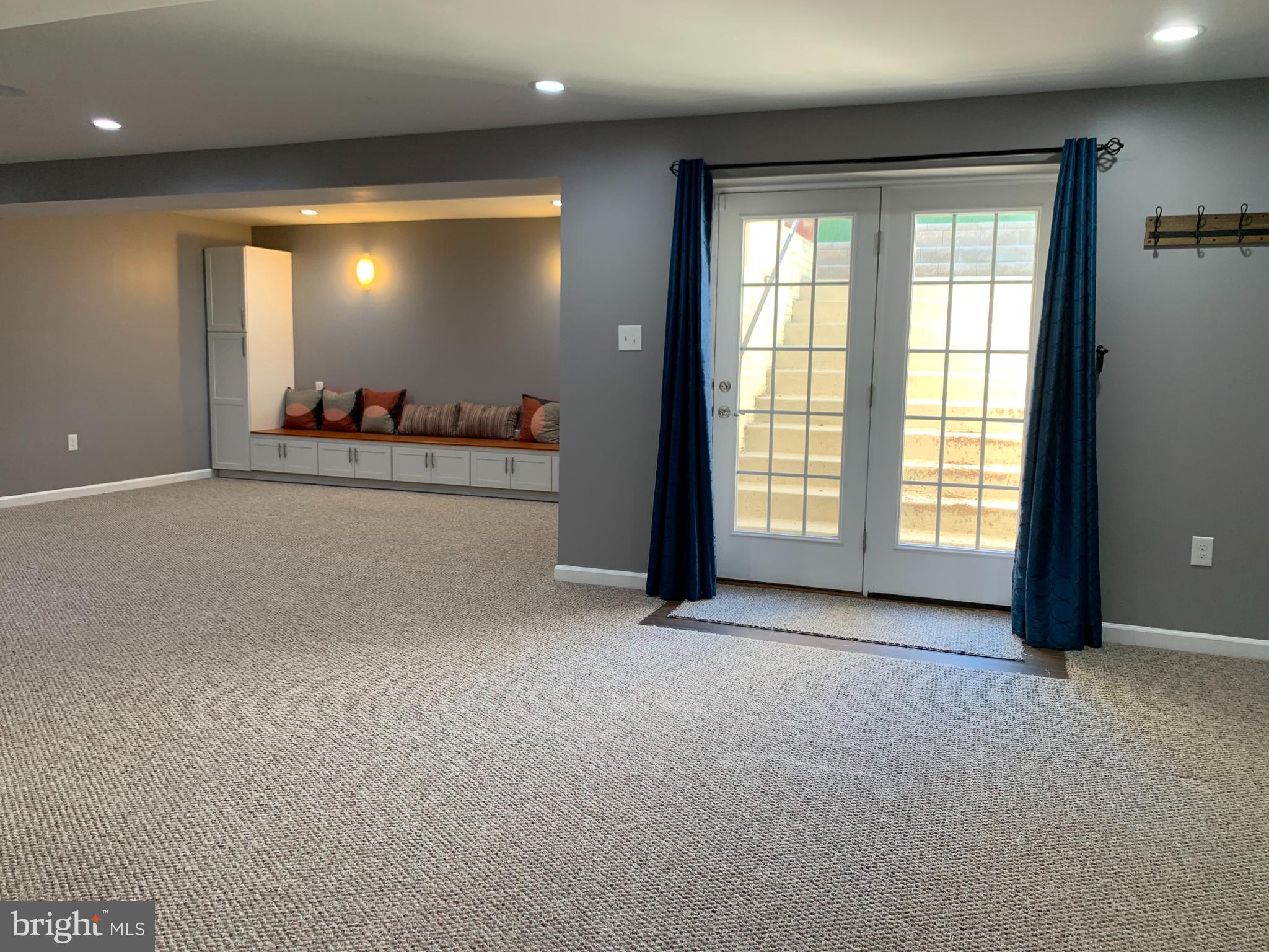 AUTUMN VIEW - Residential Lease