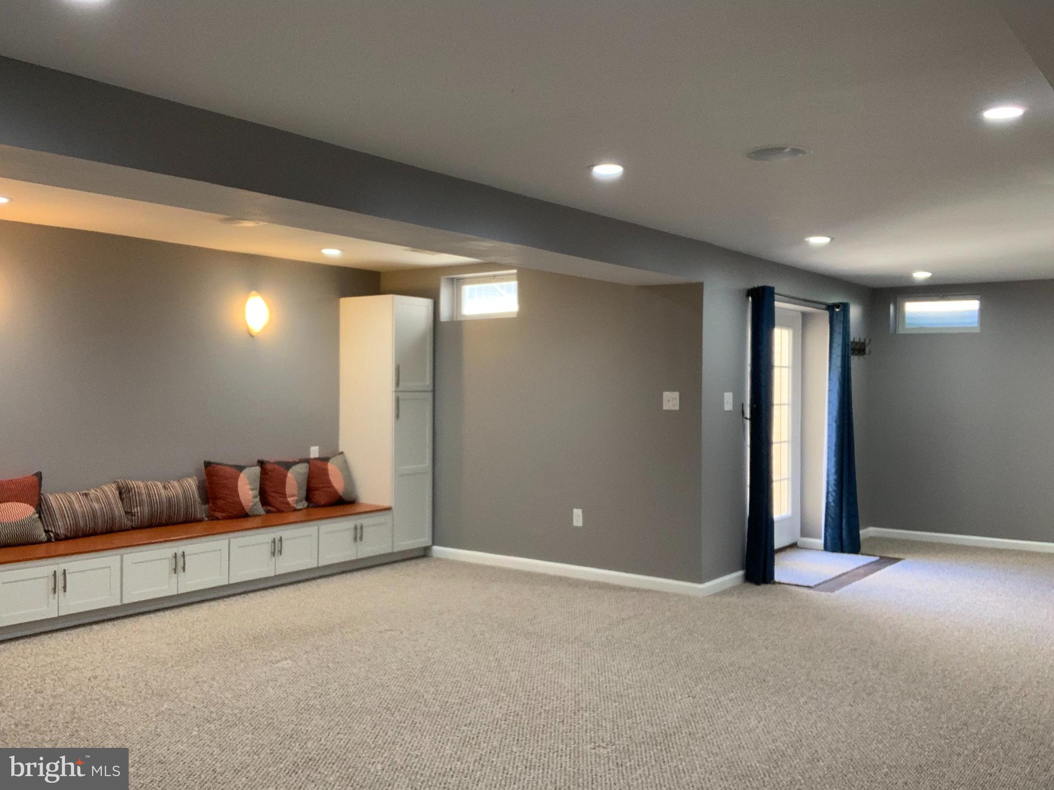 AUTUMN VIEW - Residential Lease