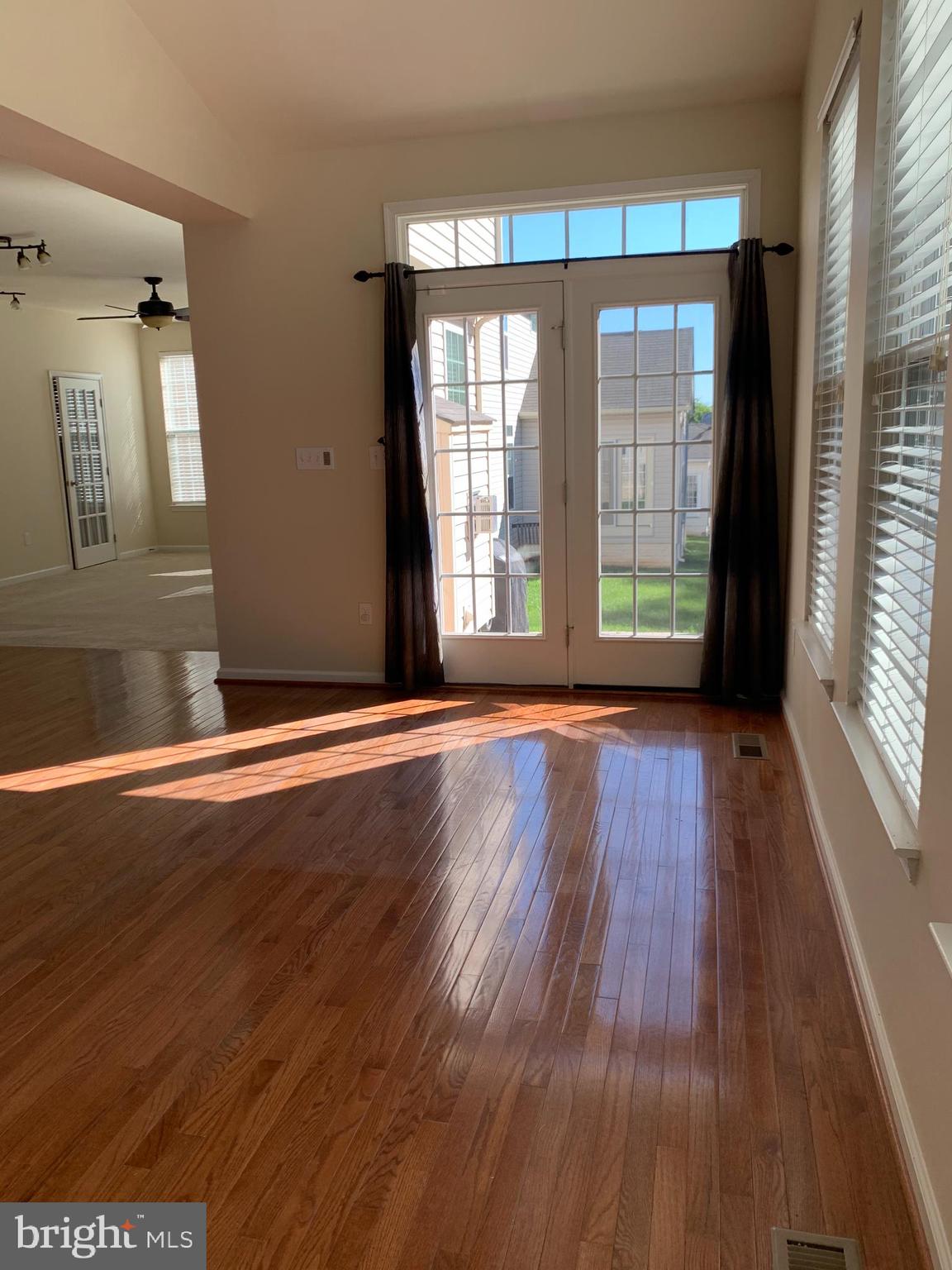 AUTUMN VIEW - Residential Lease