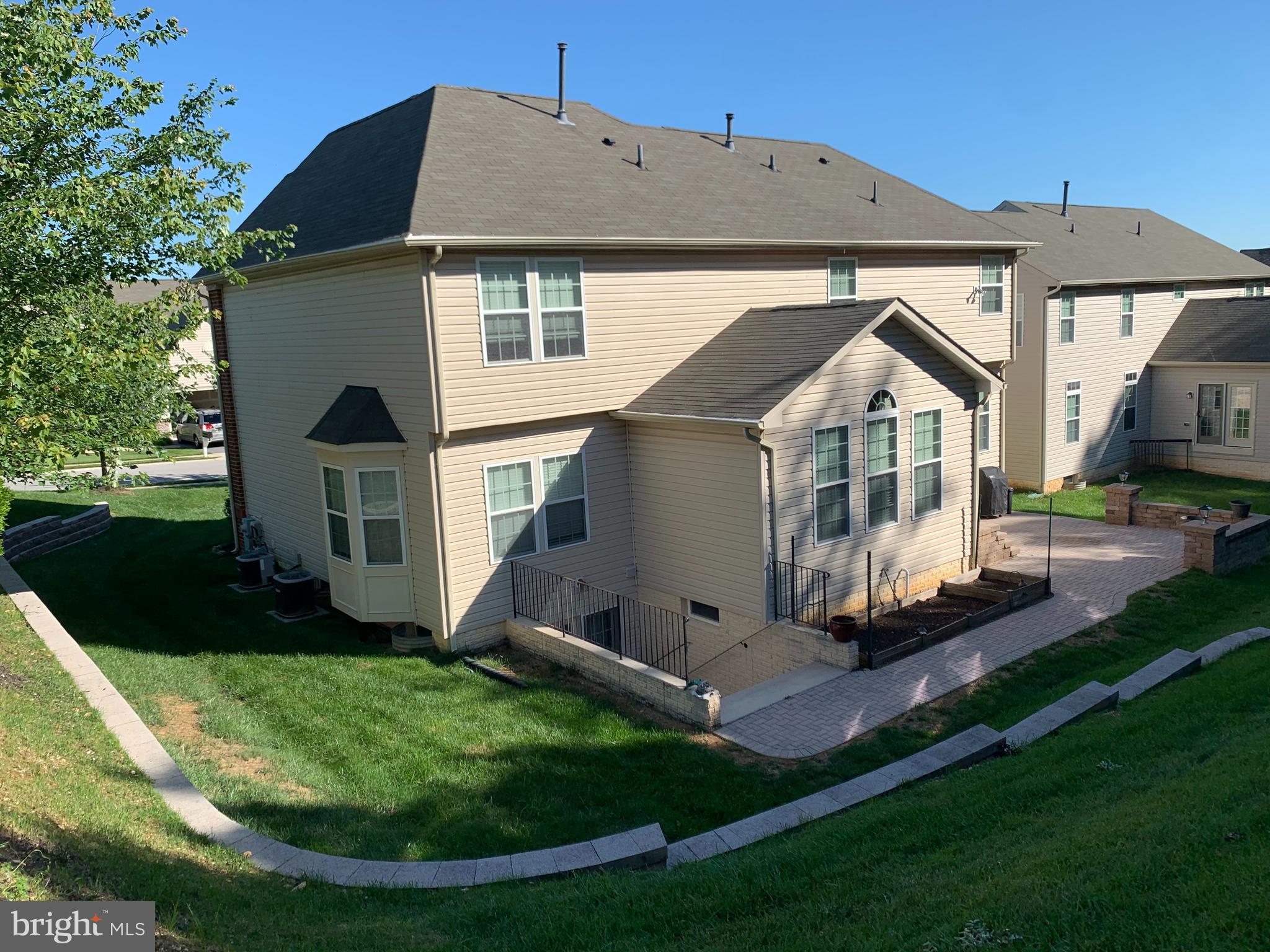 AUTUMN VIEW - Residential Lease