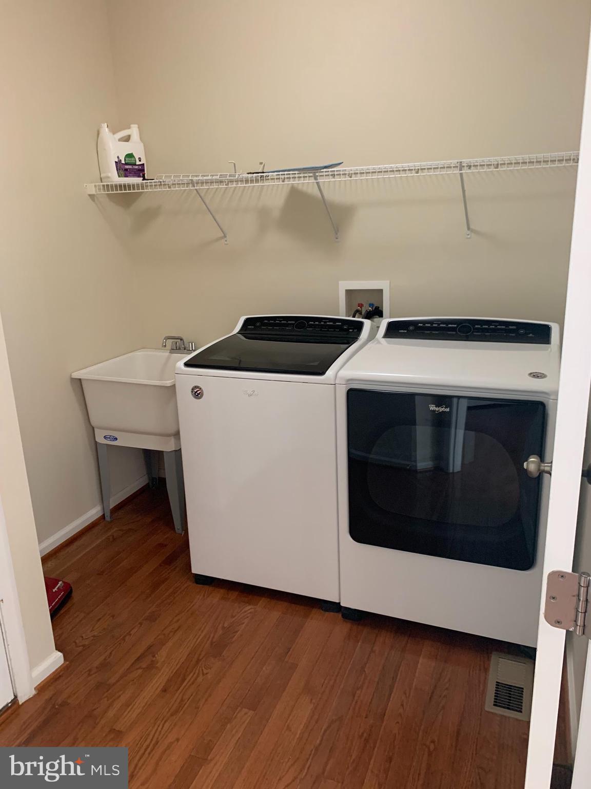 AUTUMN VIEW - Residential Lease