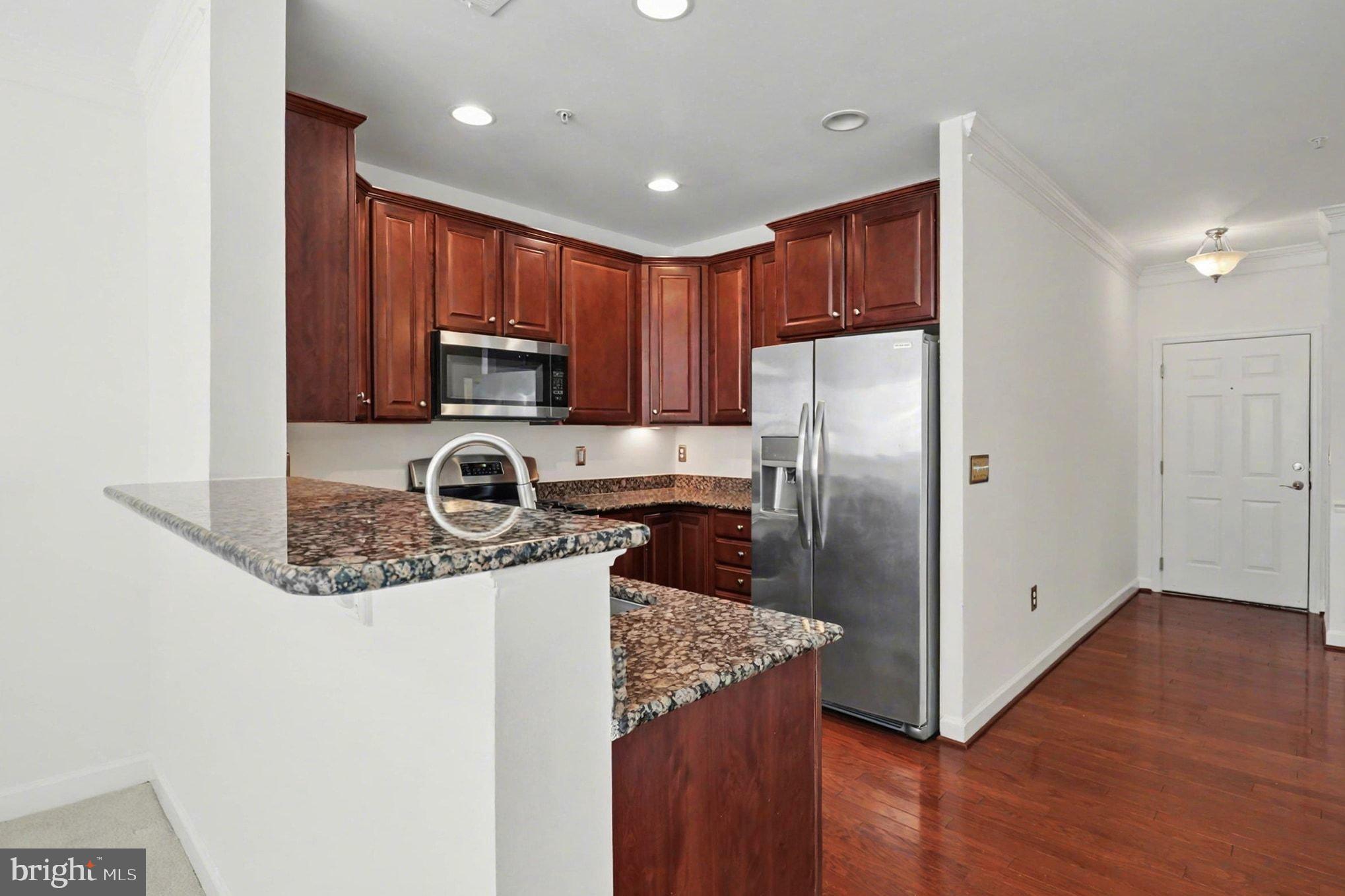 COBBLESTONE SQUARE - Residential