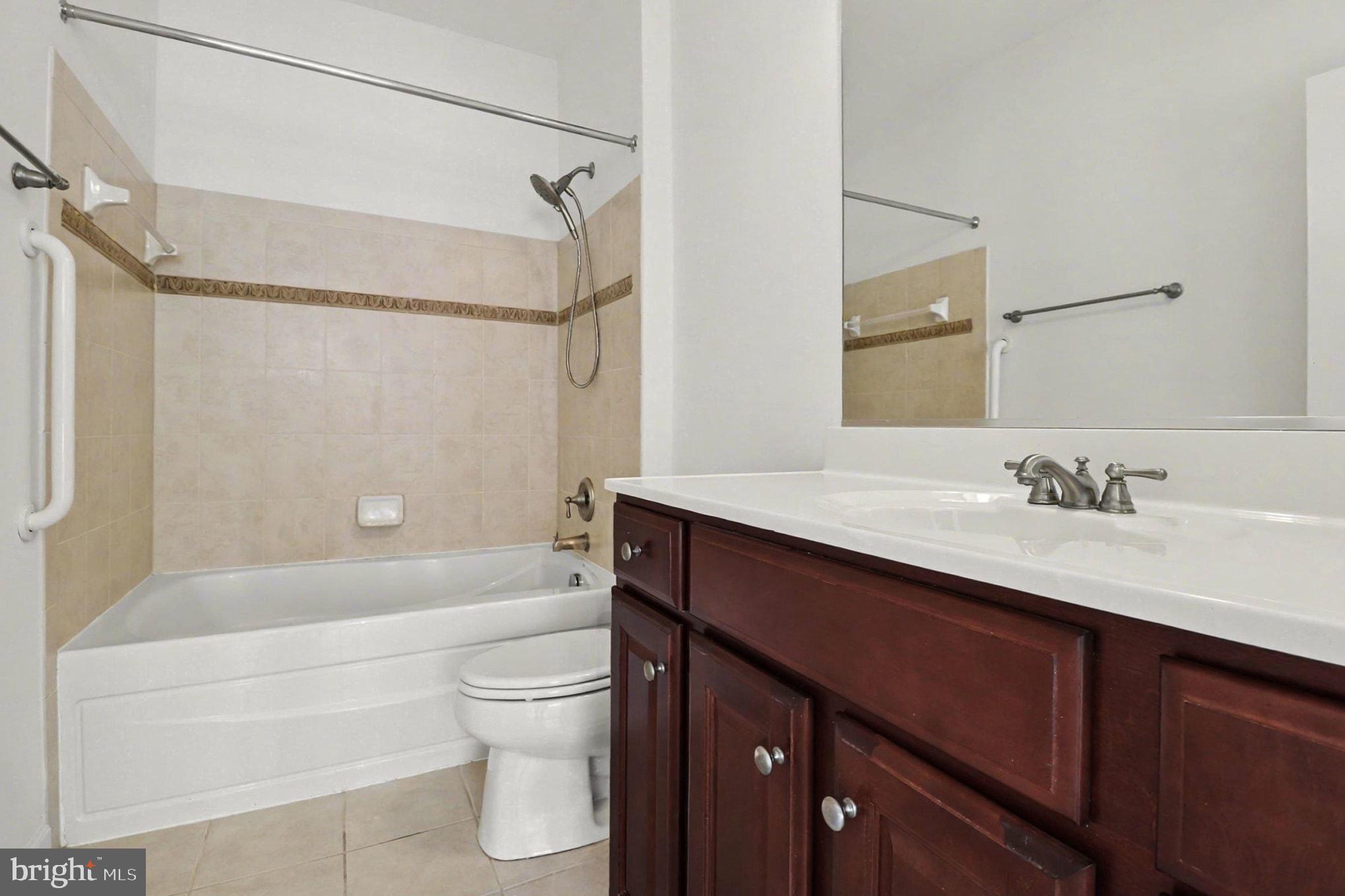 COBBLESTONE SQUARE - Residential