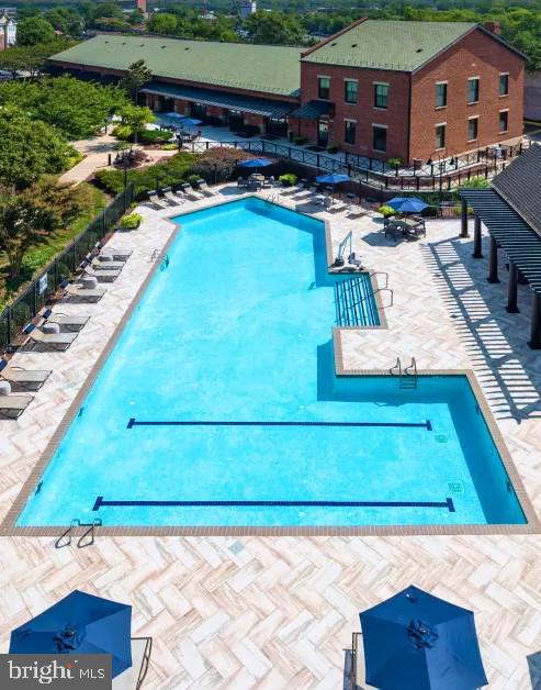 COBBLESTONE SQUARE - Residential