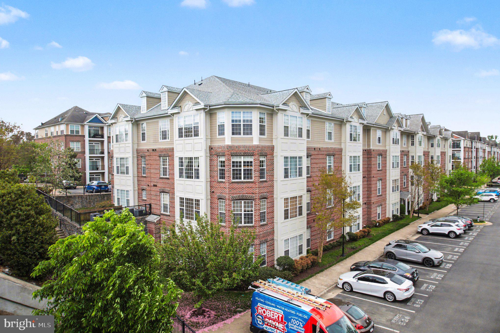 COBBLESTONE SQUARE - Residential