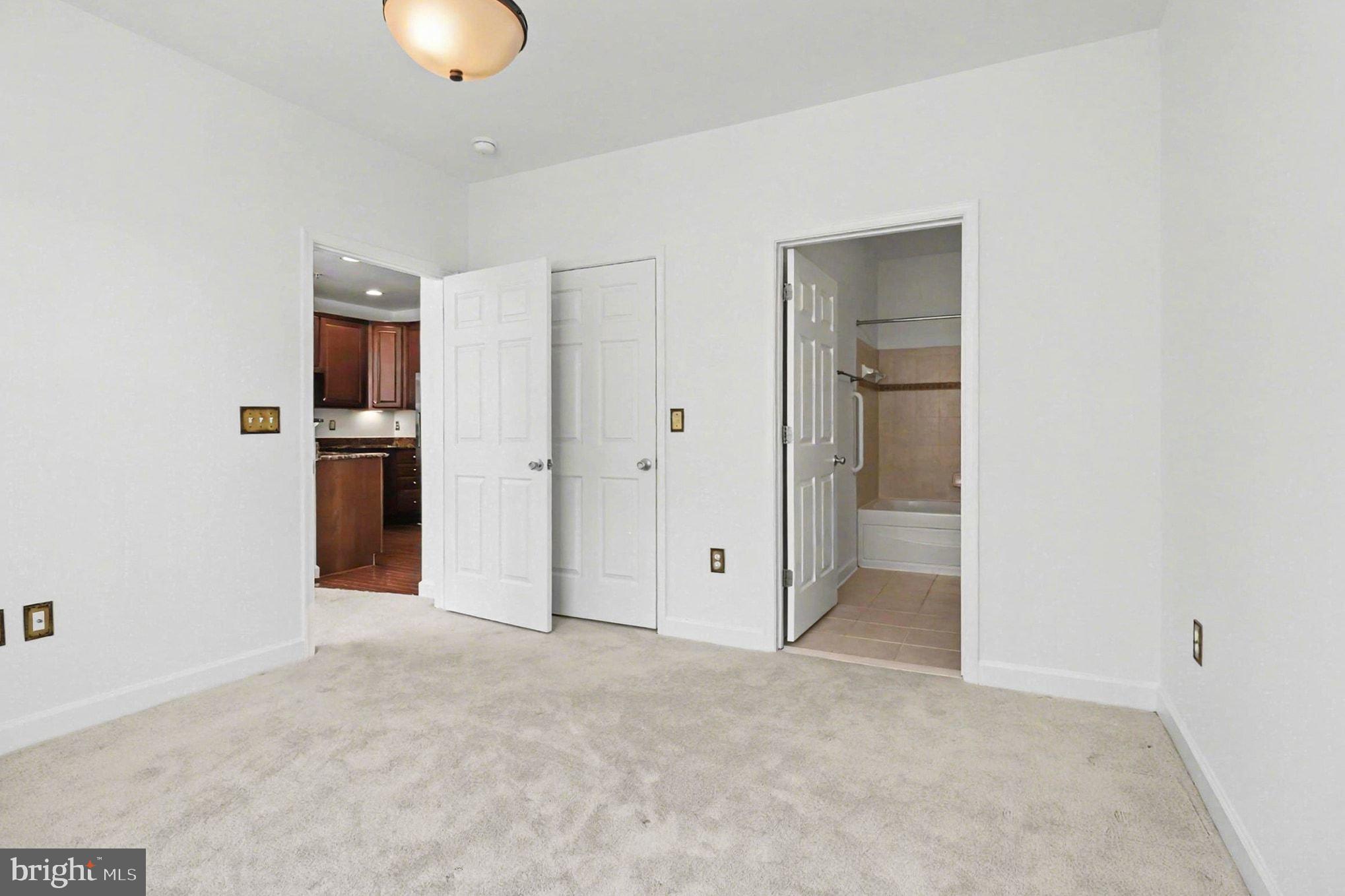 COBBLESTONE SQUARE - Residential