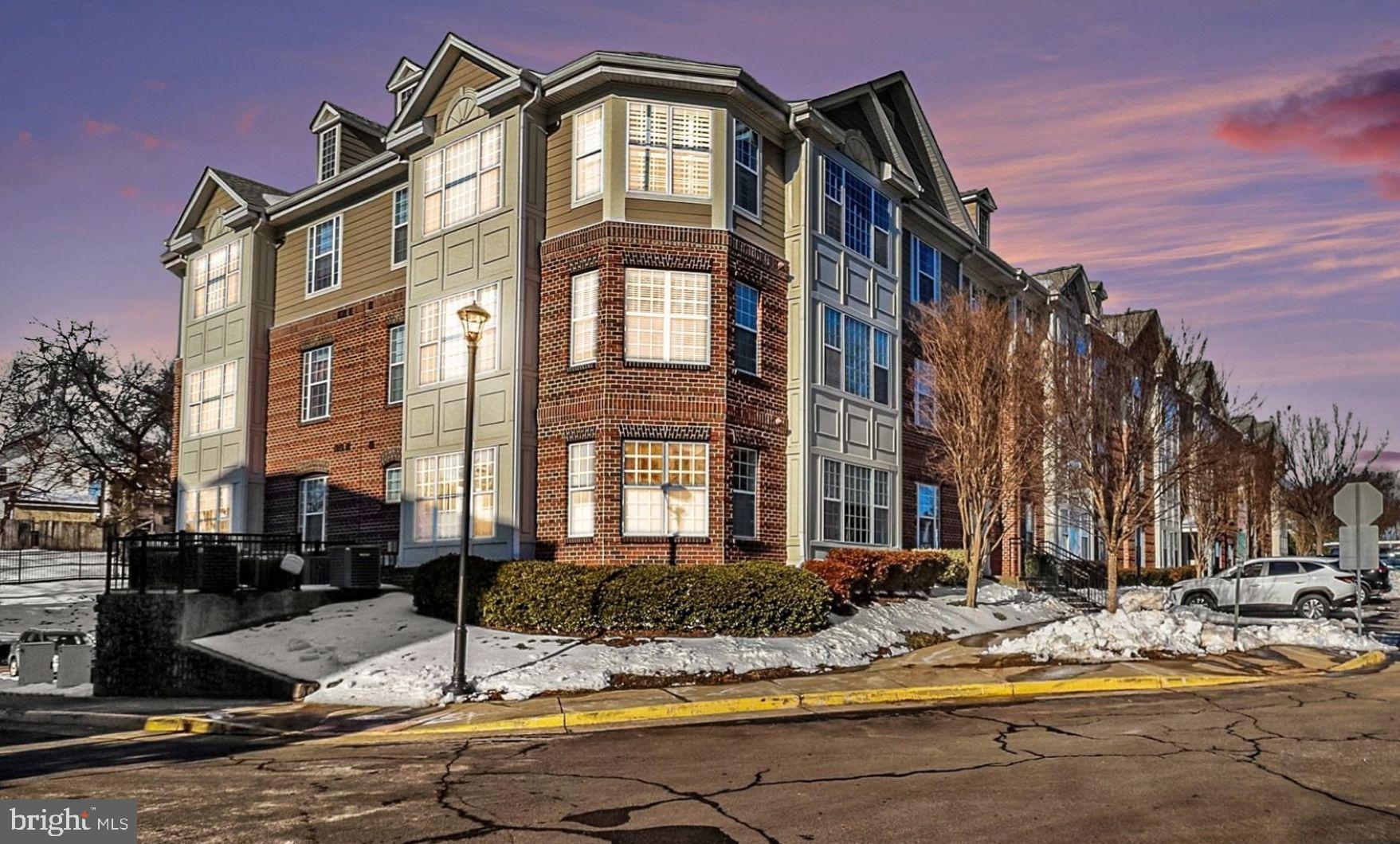 COBBLESTONE SQUARE - Residential