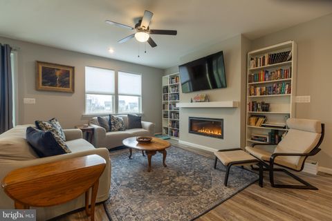 2098 MANDARIN DRIVE CHAMBERSBURG PA 17202