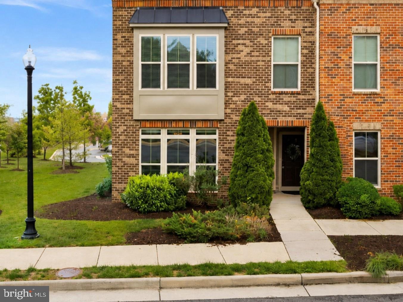 LOUDOUN CROSSING CONDOMINIUM - Residential