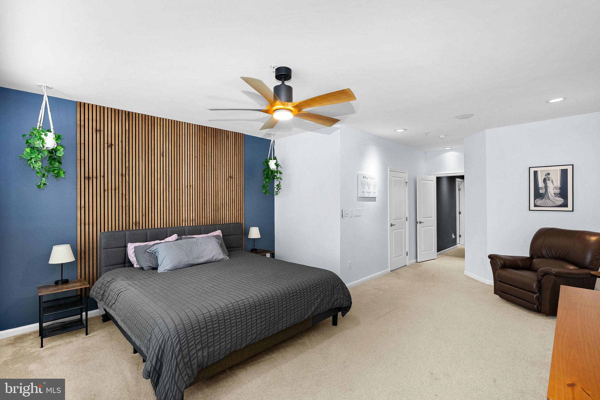 LOUDOUN CROSSING CONDOMINIUM - Residential
