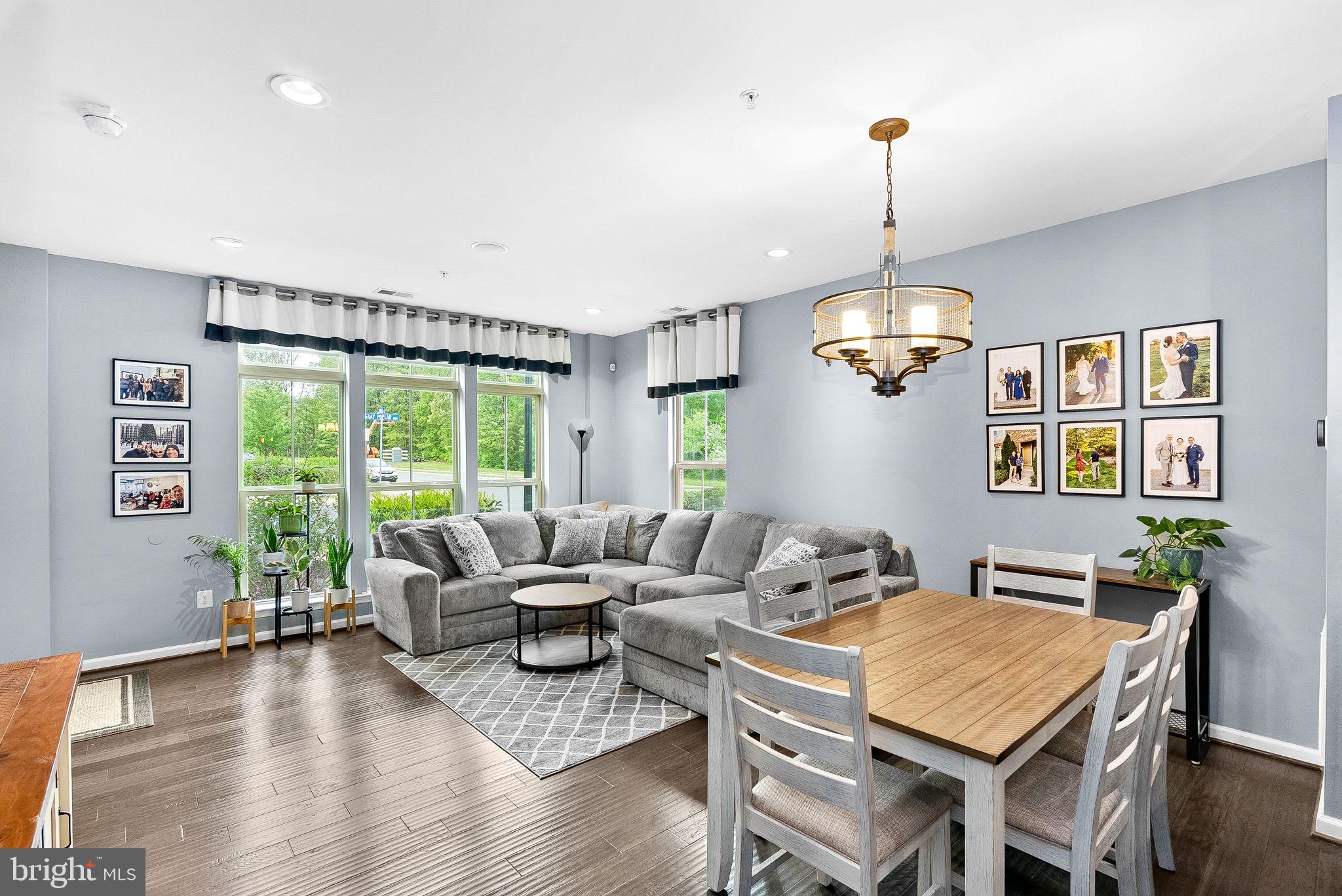 LOUDOUN CROSSING CONDOMINIUM - Residential