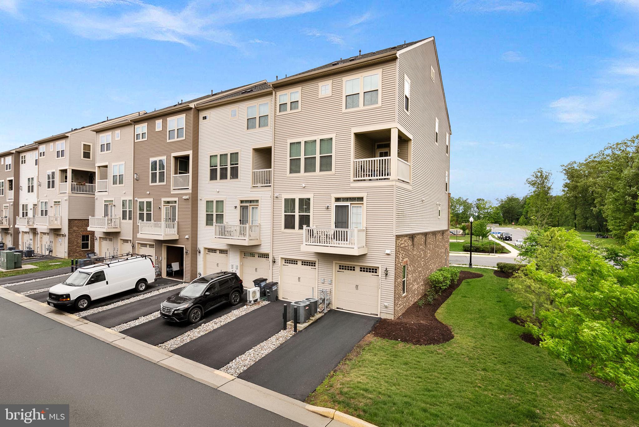 LOUDOUN CROSSING CONDOMINIUM - Residential