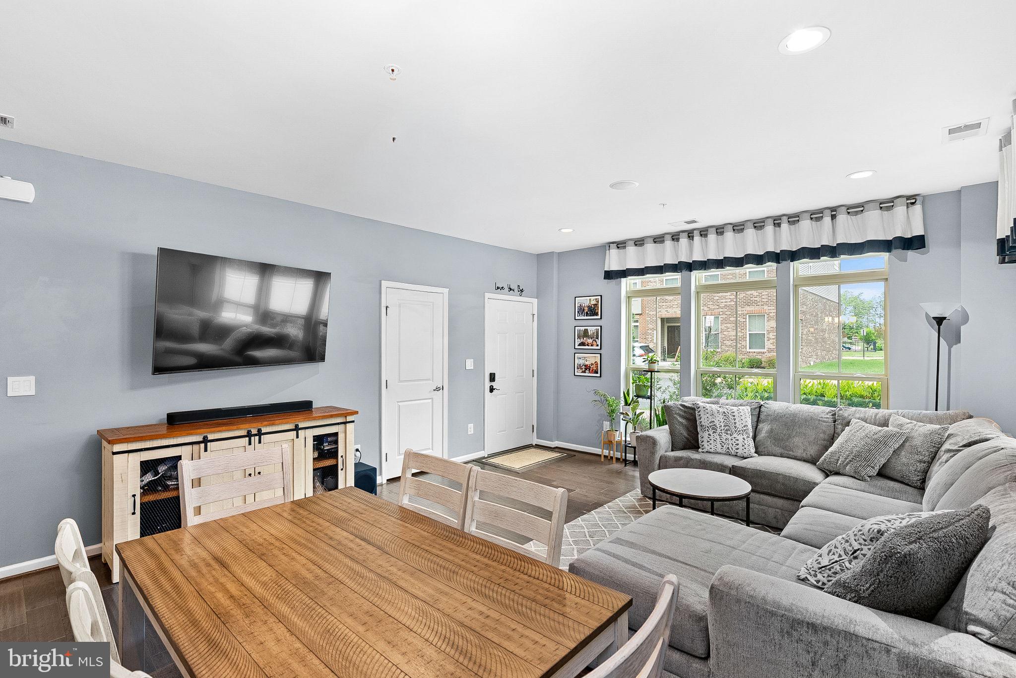 LOUDOUN CROSSING CONDOMINIUM - Residential