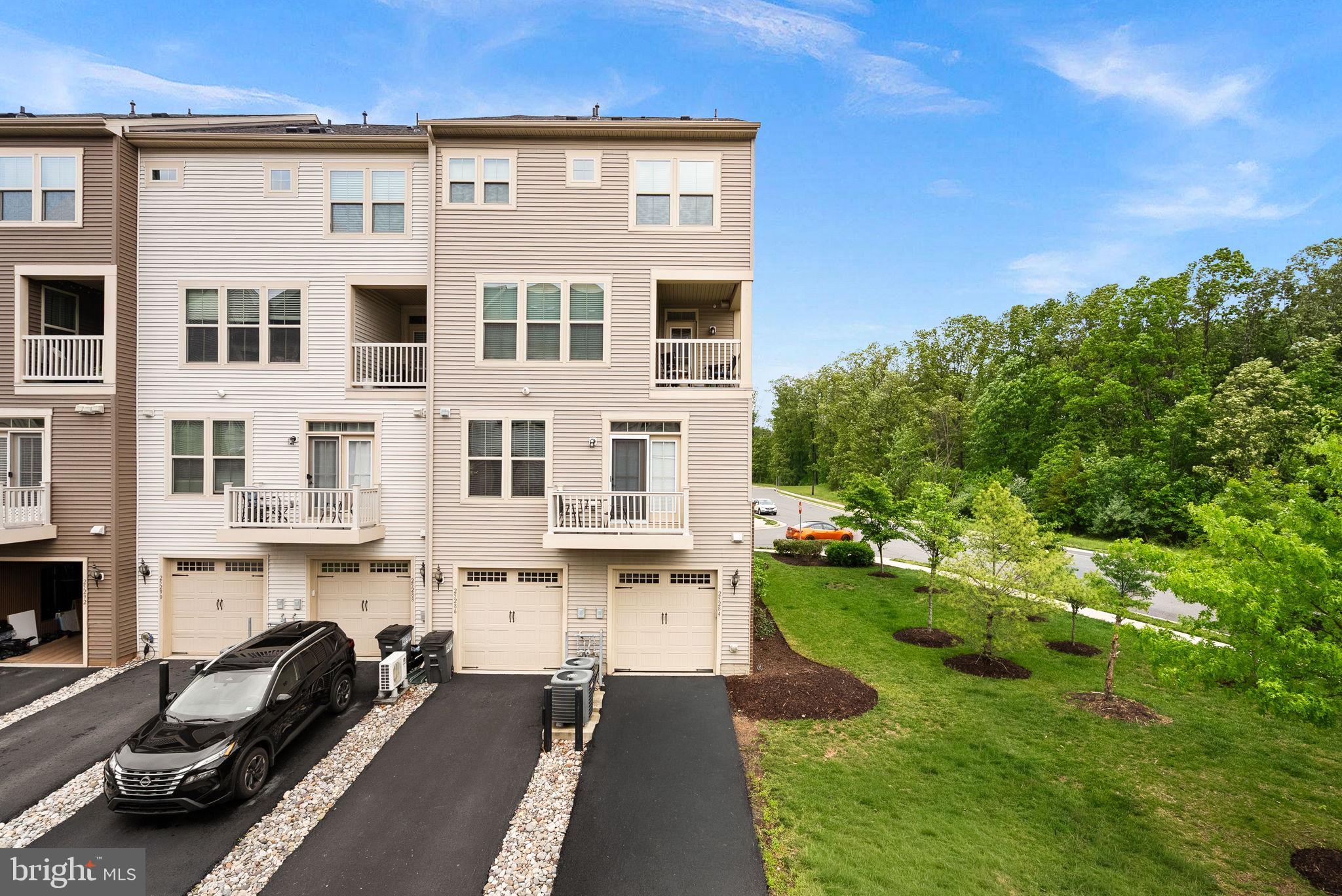 LOUDOUN CROSSING CONDOMINIUM - Residential