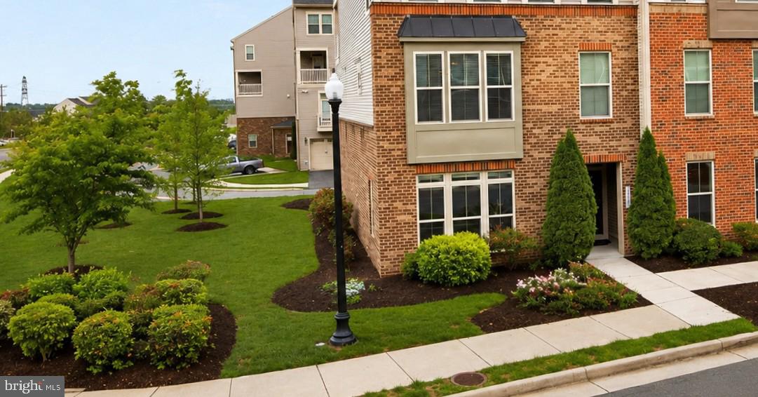 LOUDOUN CROSSING CONDOMINIUM - Residential