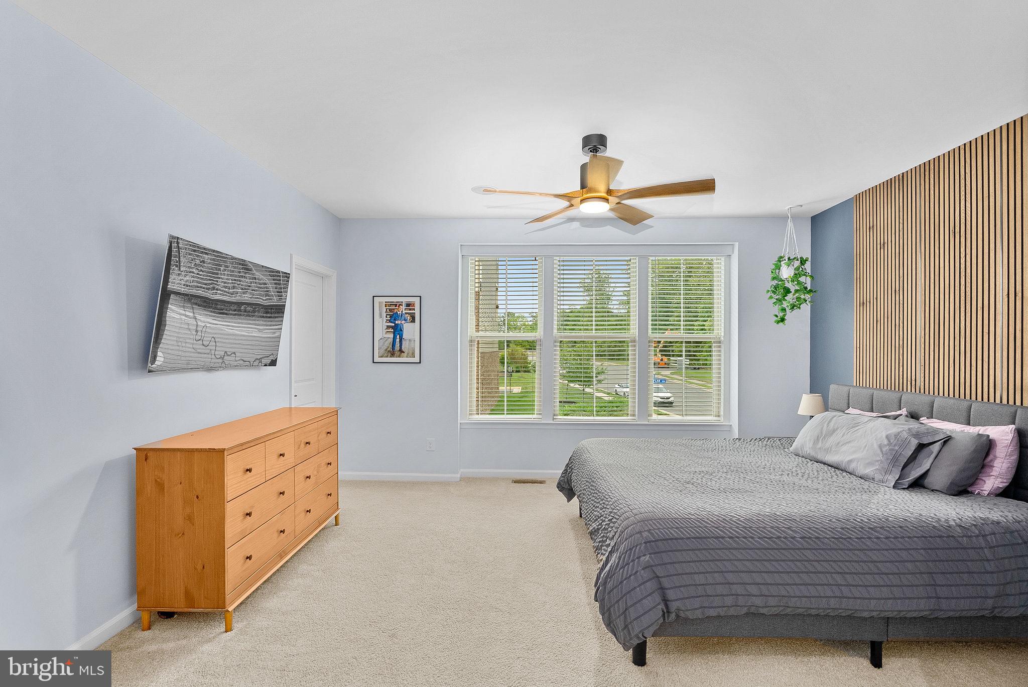 LOUDOUN CROSSING CONDOMINIUM - Residential
