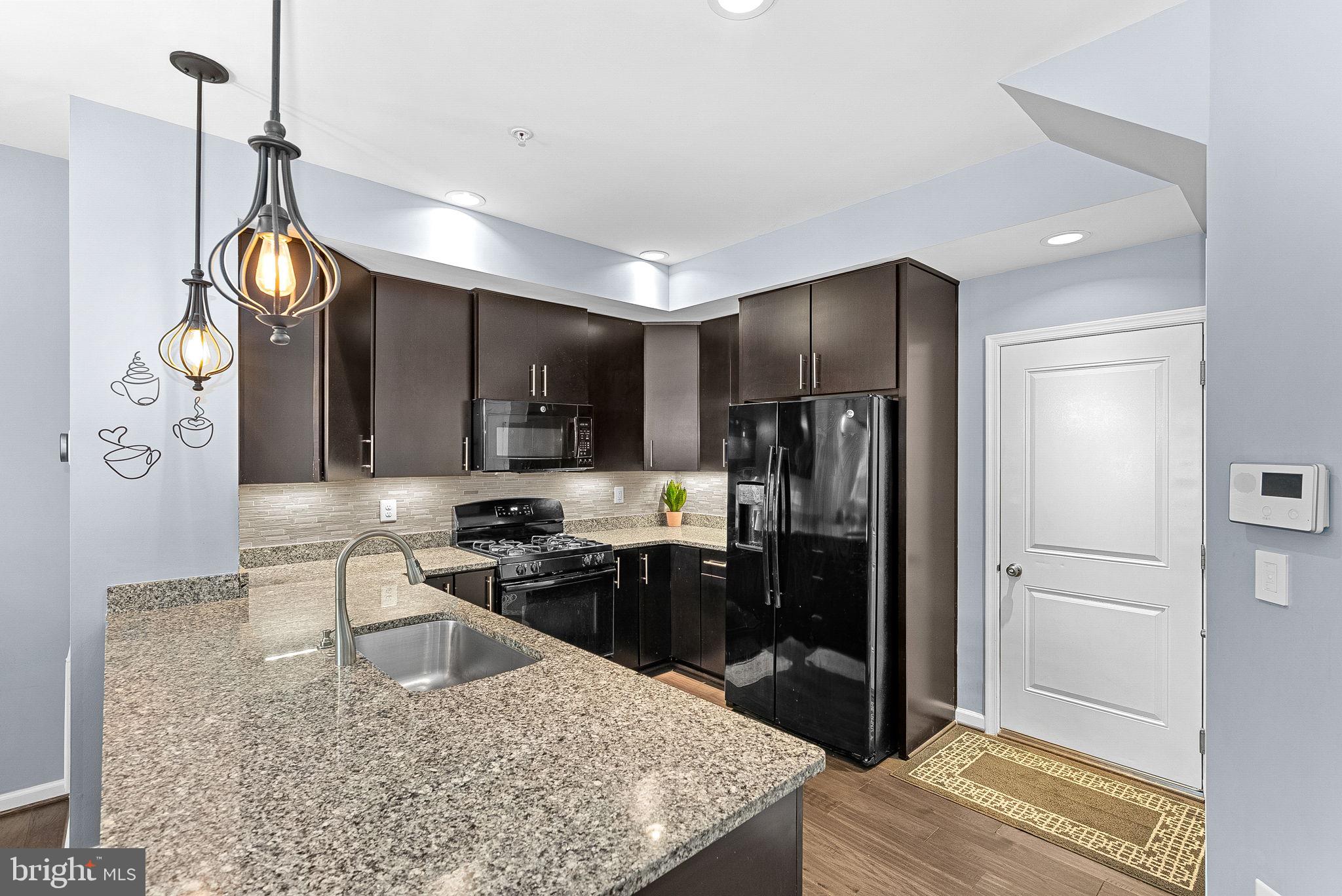 LOUDOUN CROSSING CONDOMINIUM - Residential
