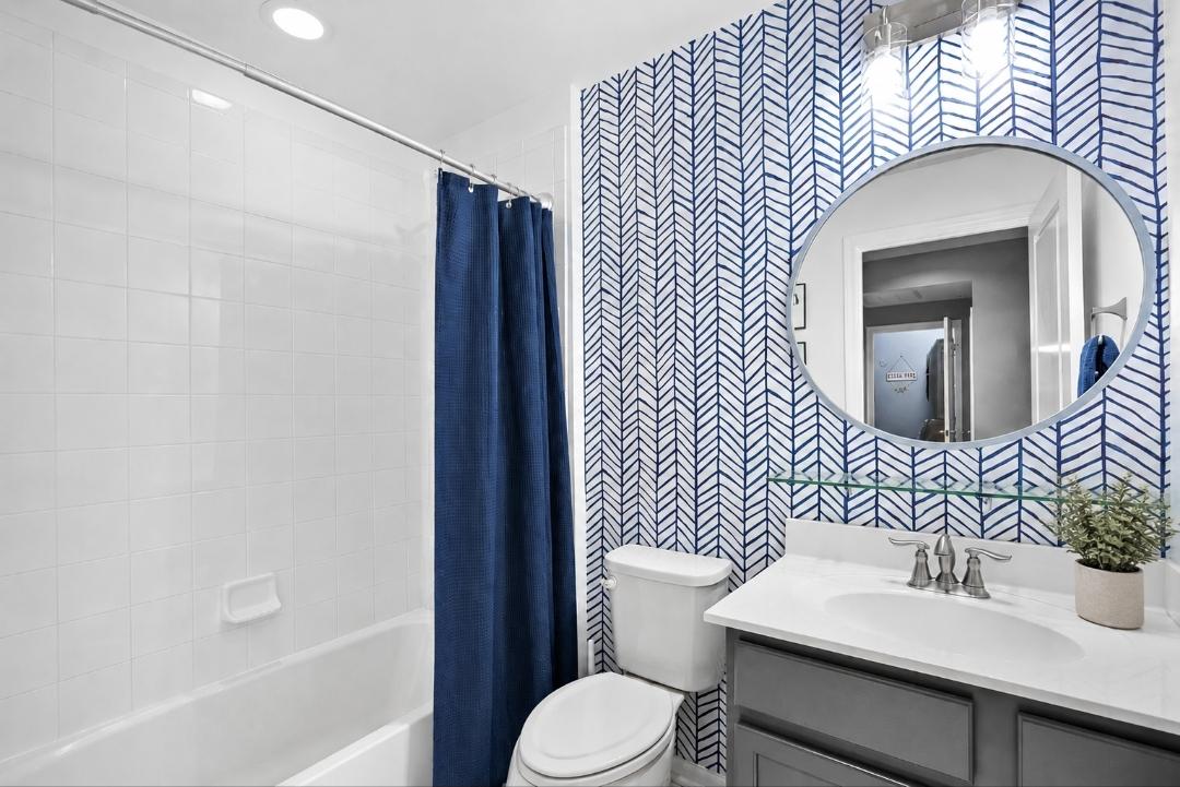 LOUDOUN CROSSING CONDOMINIUM - Residential