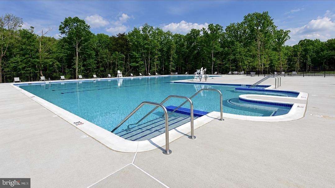 LOUDOUN CROSSING CONDOMINIUM - Residential