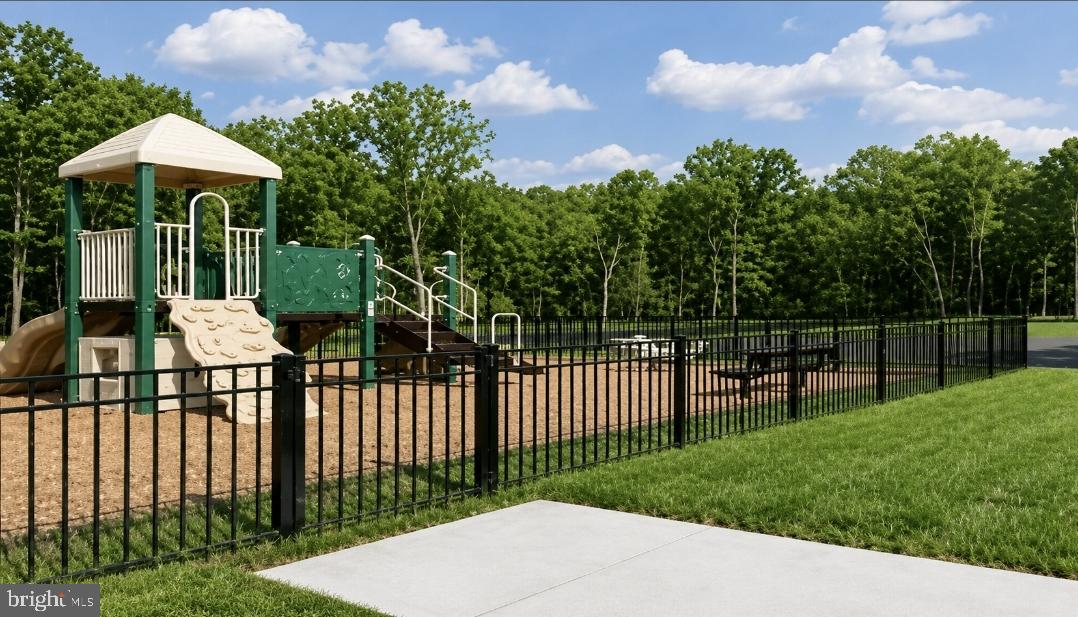 LOUDOUN CROSSING CONDOMINIUM - Residential